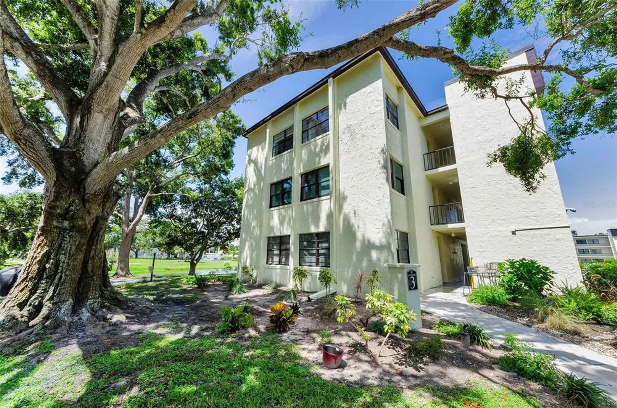 Property Slideshow image 27 of 49 | 14130 rosemary ln apt 3306, Largo, FL, 33774
