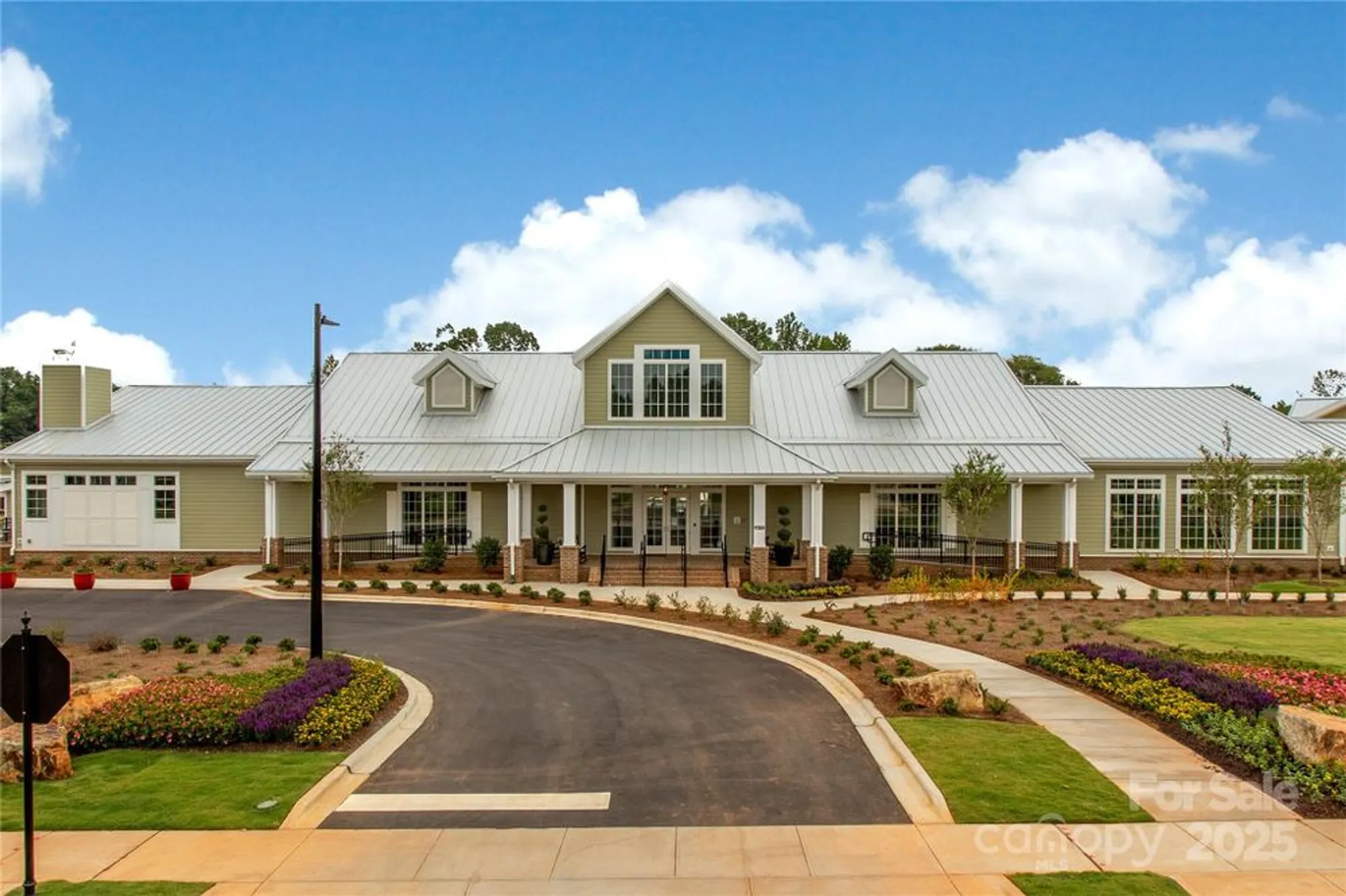 Property Slideshow image 15 of 27 | 8933 silver springs ct, Charlotte, NC, 28215