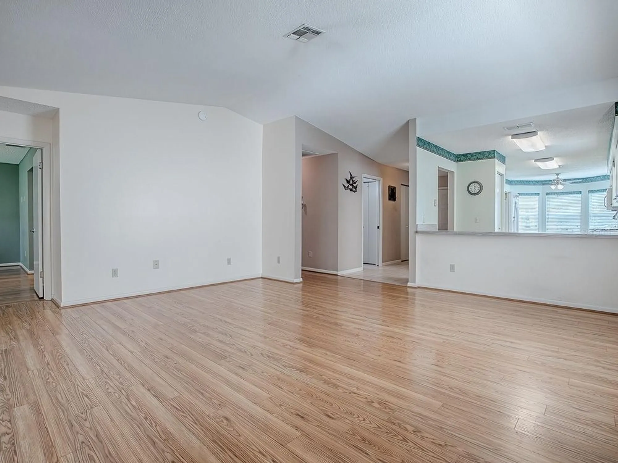 Property Slideshow image 10 of 43 | 642 glen oaks dr, Leesburg, FL, 34748