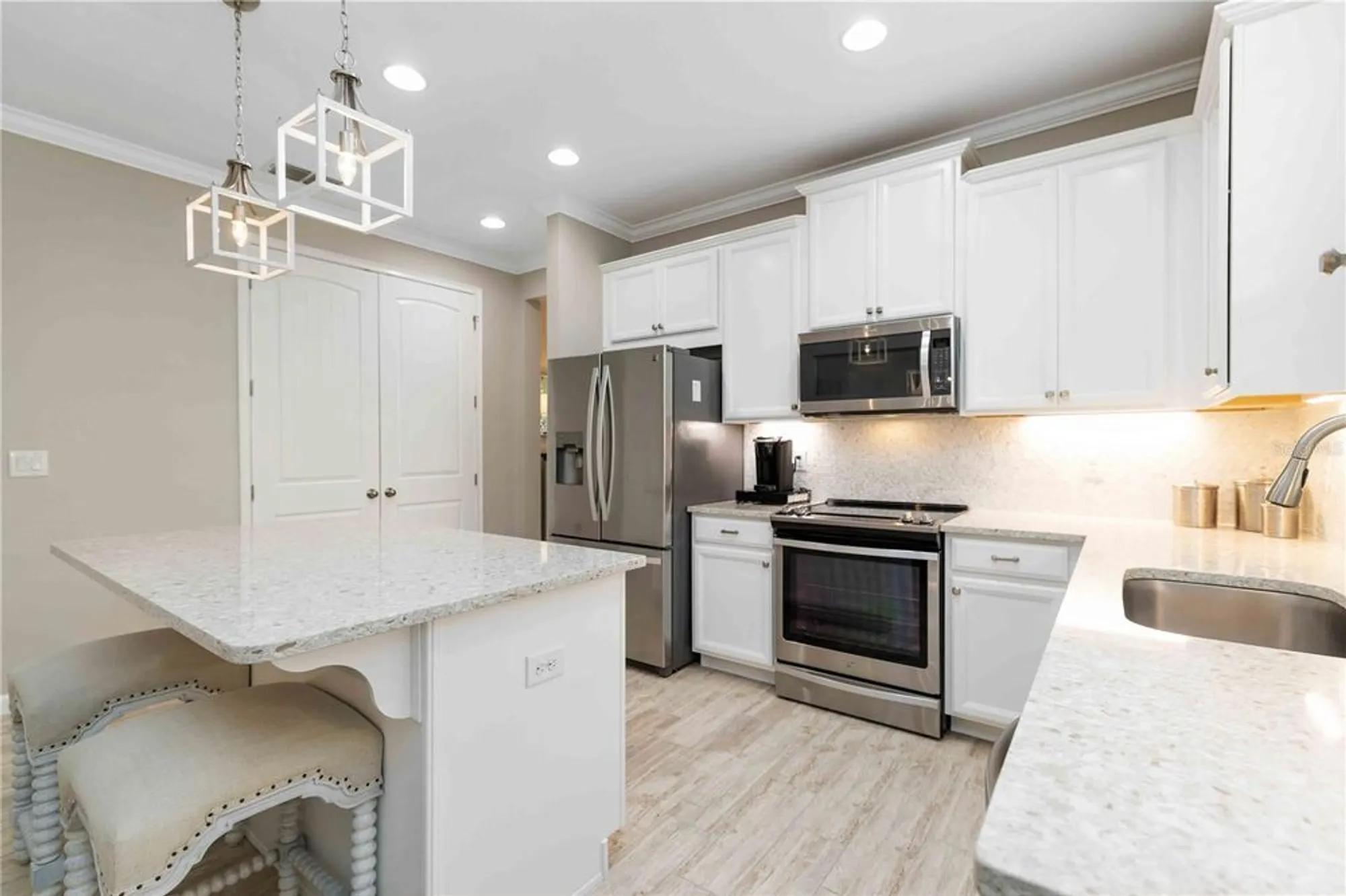 Property Slideshow image 9 of 27 | 11812 brookside dr, Bradenton, FL, 34211