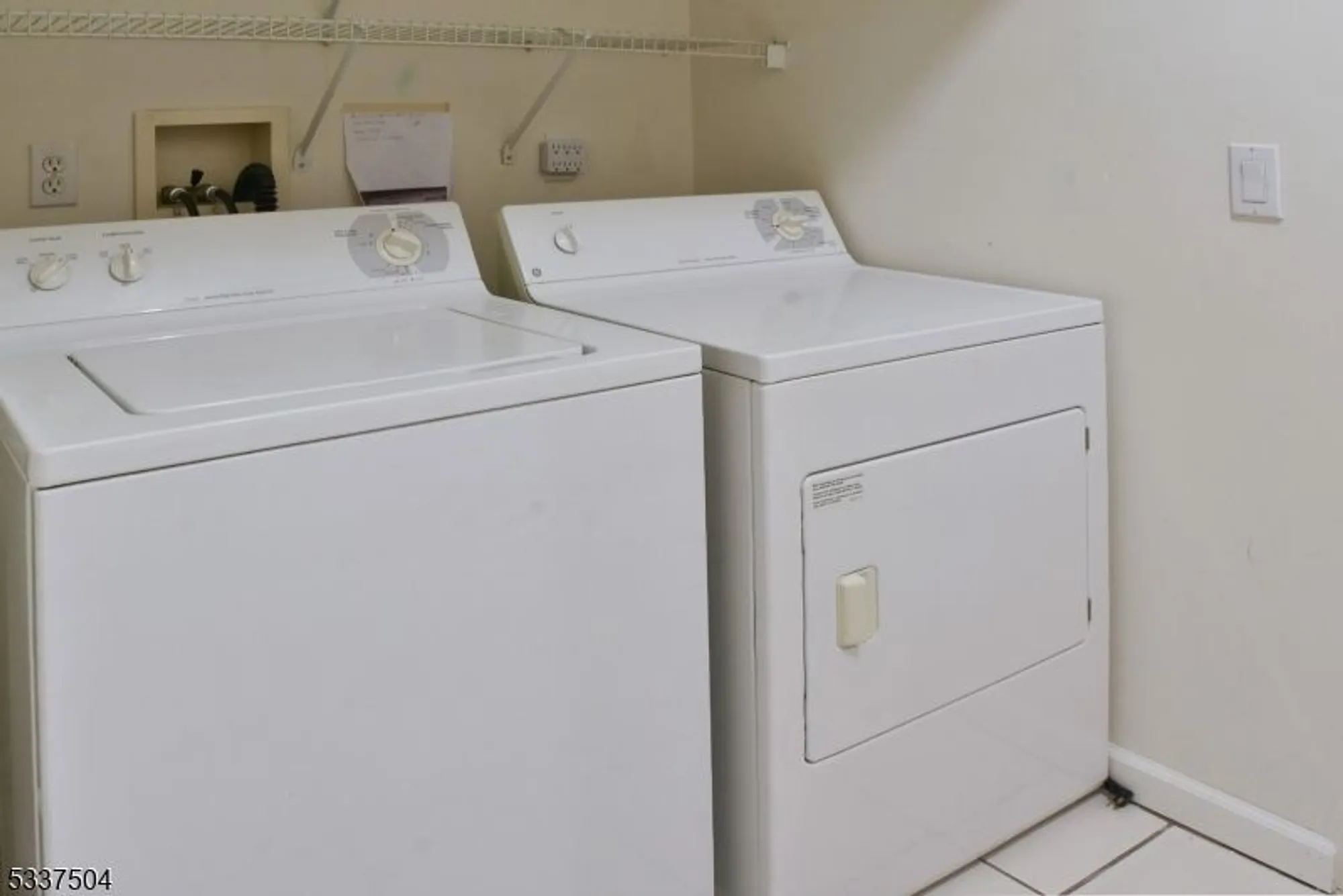 Property Slideshow image 12 of 28 | 204 cleveland ln, Rockaway Boro, NJ, 07866