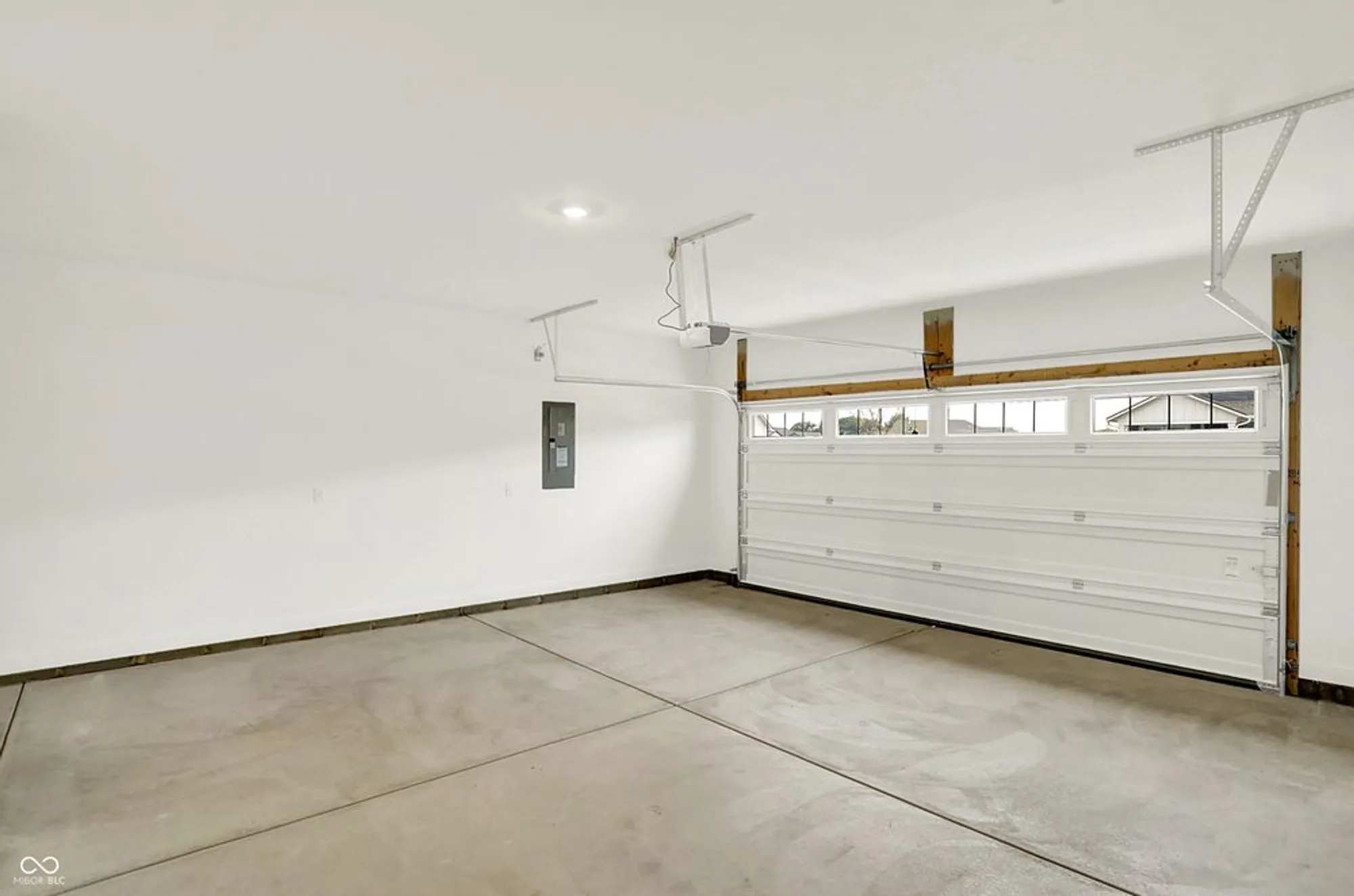 Property Slideshow image 35 of 40 | 5357 nettleton way, Avon, IN, 46123