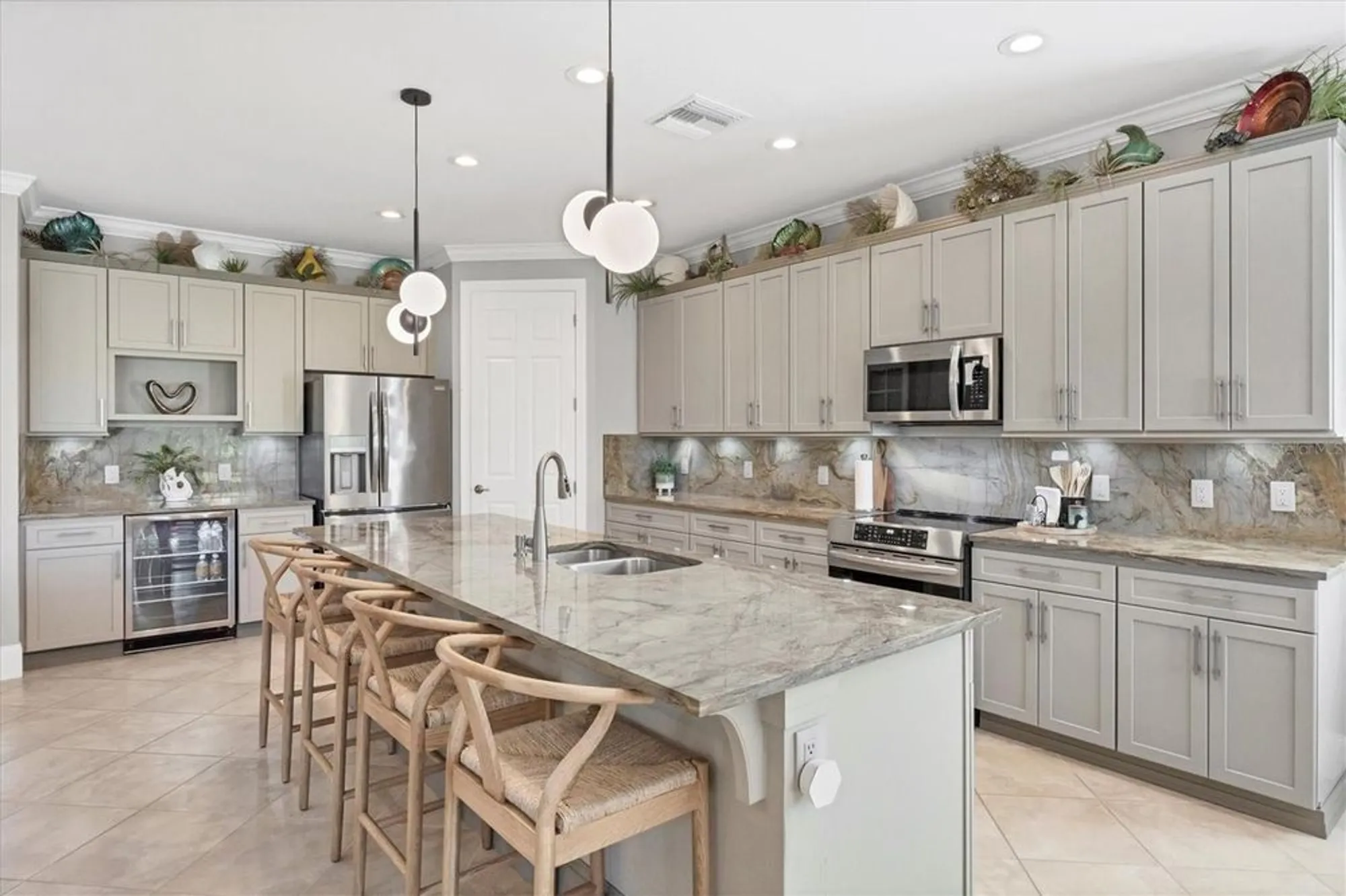 Property Slideshow image 13 of 66 | 6144 abaco dr, Sarasota, FL, 34238