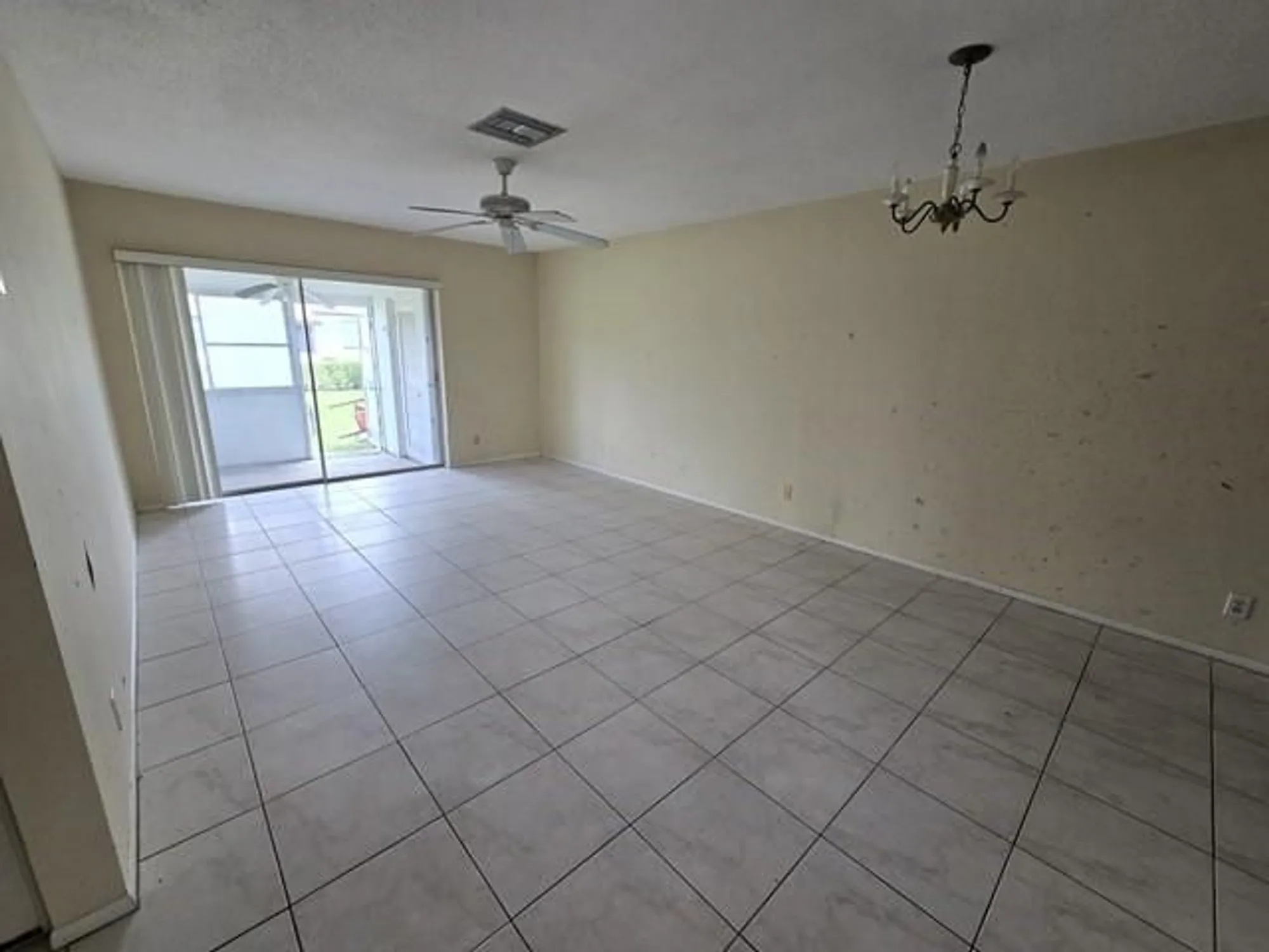Property Slideshow image 4 of 30 | 2950 crosley dr i, West Palm Beach, FL, 33415