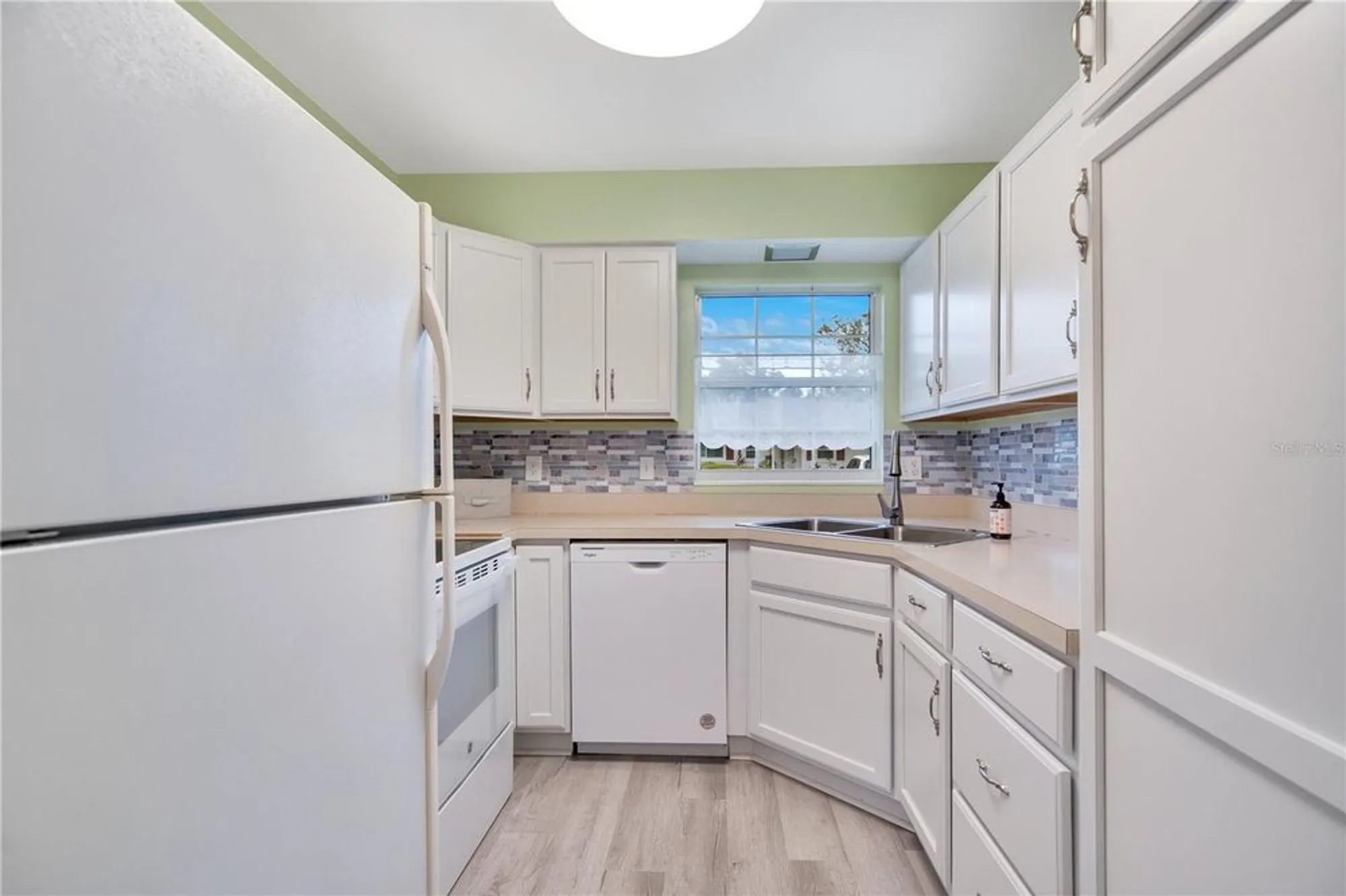 Property Slideshow image 10 of 23 | 239 n hill ave # 110, Deland, FL, 32724