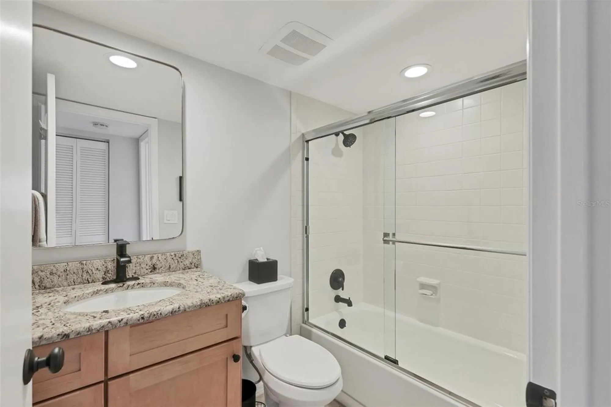 Property Slideshow image 11 of 25 | 404 cerromar cir 119, Venice, FL, 34293