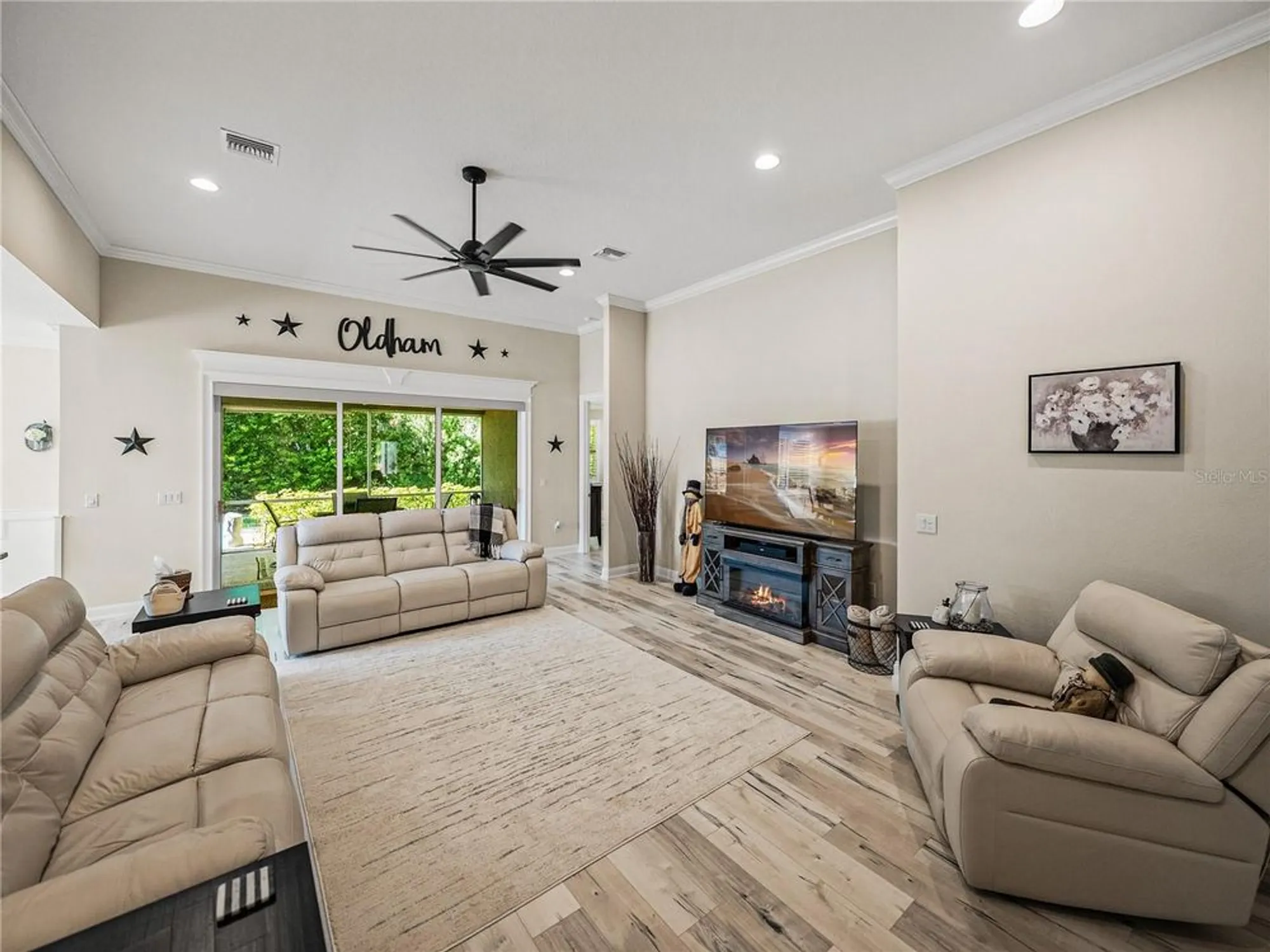 Property Slideshow image 15 of 77 | 8152 lake james dr, Lakeland, FL, 33810