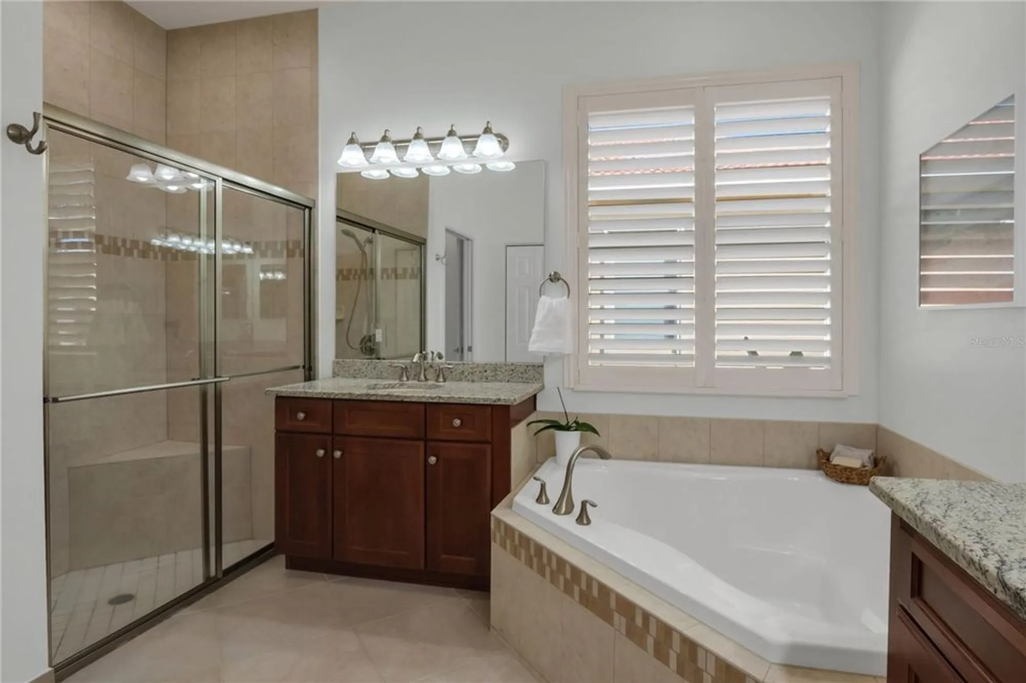 Property Slideshow image 22 of 48 | 4946 sapphire sound dr, Wimauma, FL, 33598