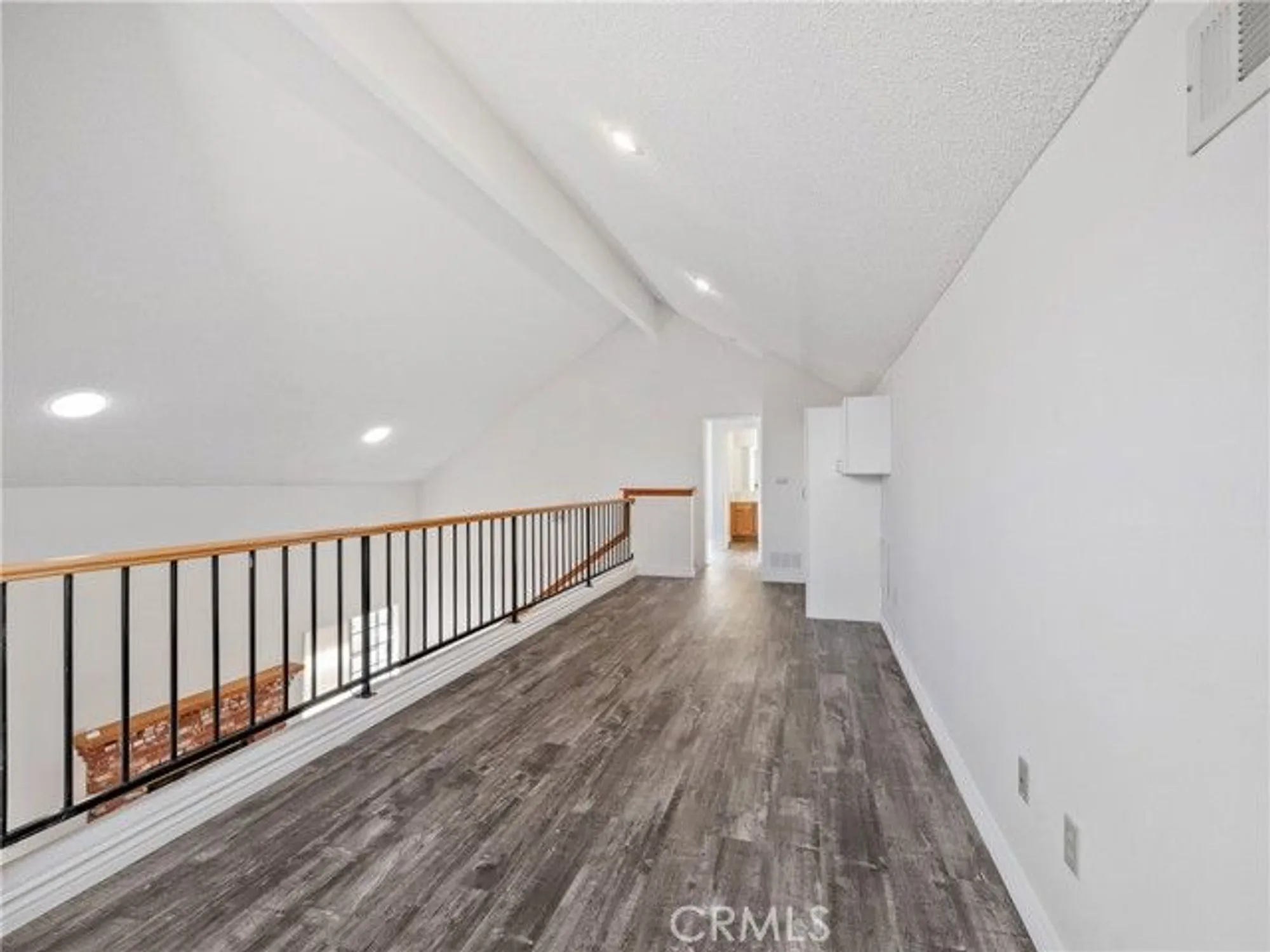 Property Slideshow image 20 of 37 | 19246 pine way, Apple Valley, CA, 92308