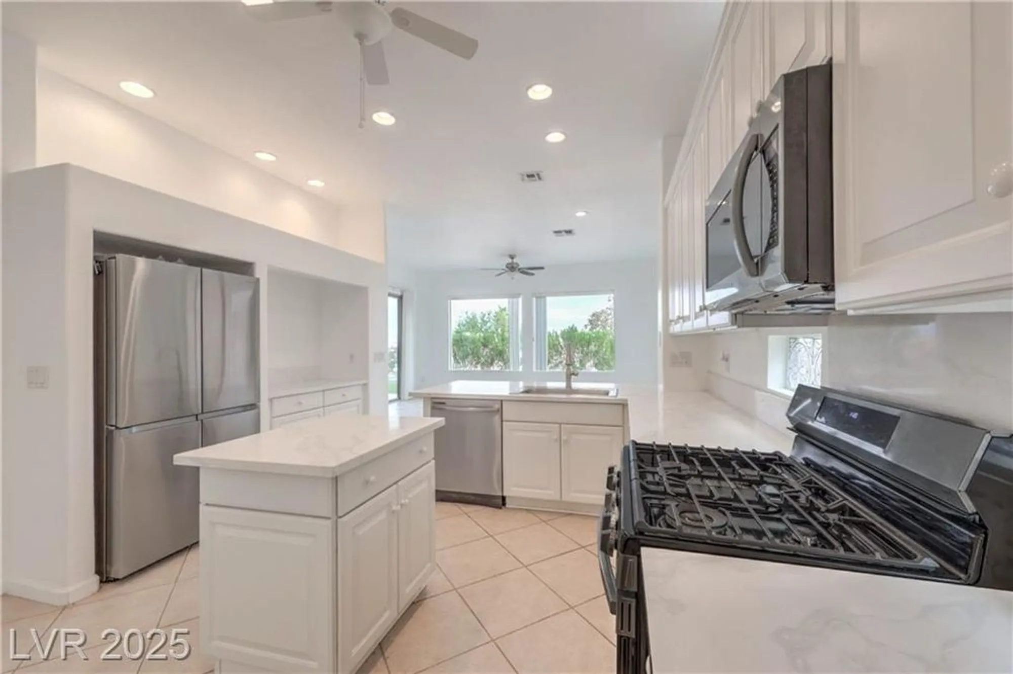 Property Slideshow image 4 of 36 | 562 mountain links dr, Henderson, NV, 89012