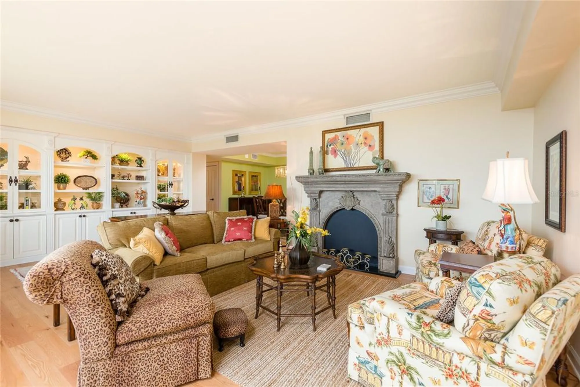 Property Slideshow image 7 of 37 | 2407 s ardson pl unit 601, Tampa, FL, 33629