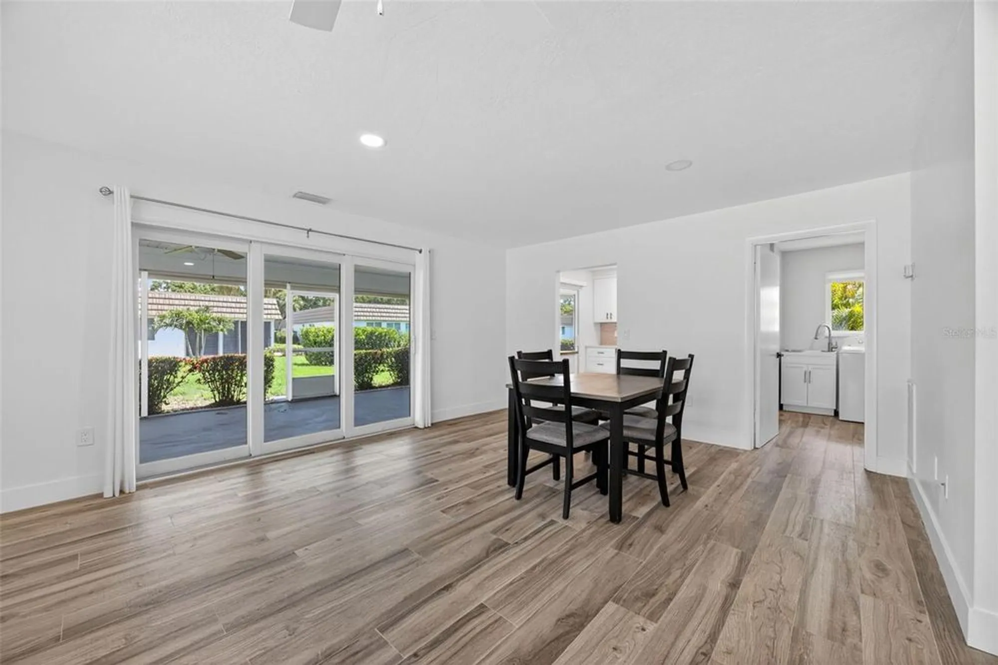 Property Slideshow image 7 of 34 | 2733 riverbluff pl v57, Sarasota, FL, 34231