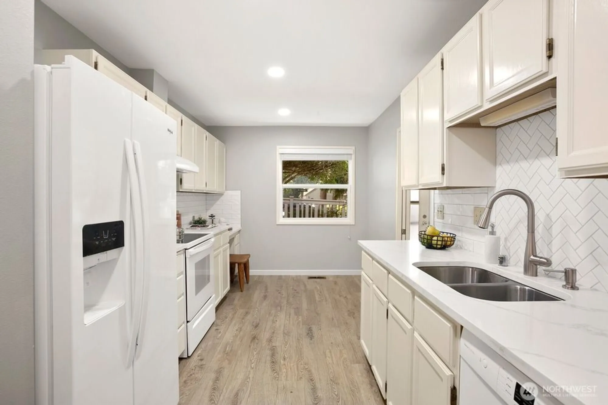 Property Slideshow image 9 of 27 | 4084 220th pl se # 1038, Issaquah, WA, 98029