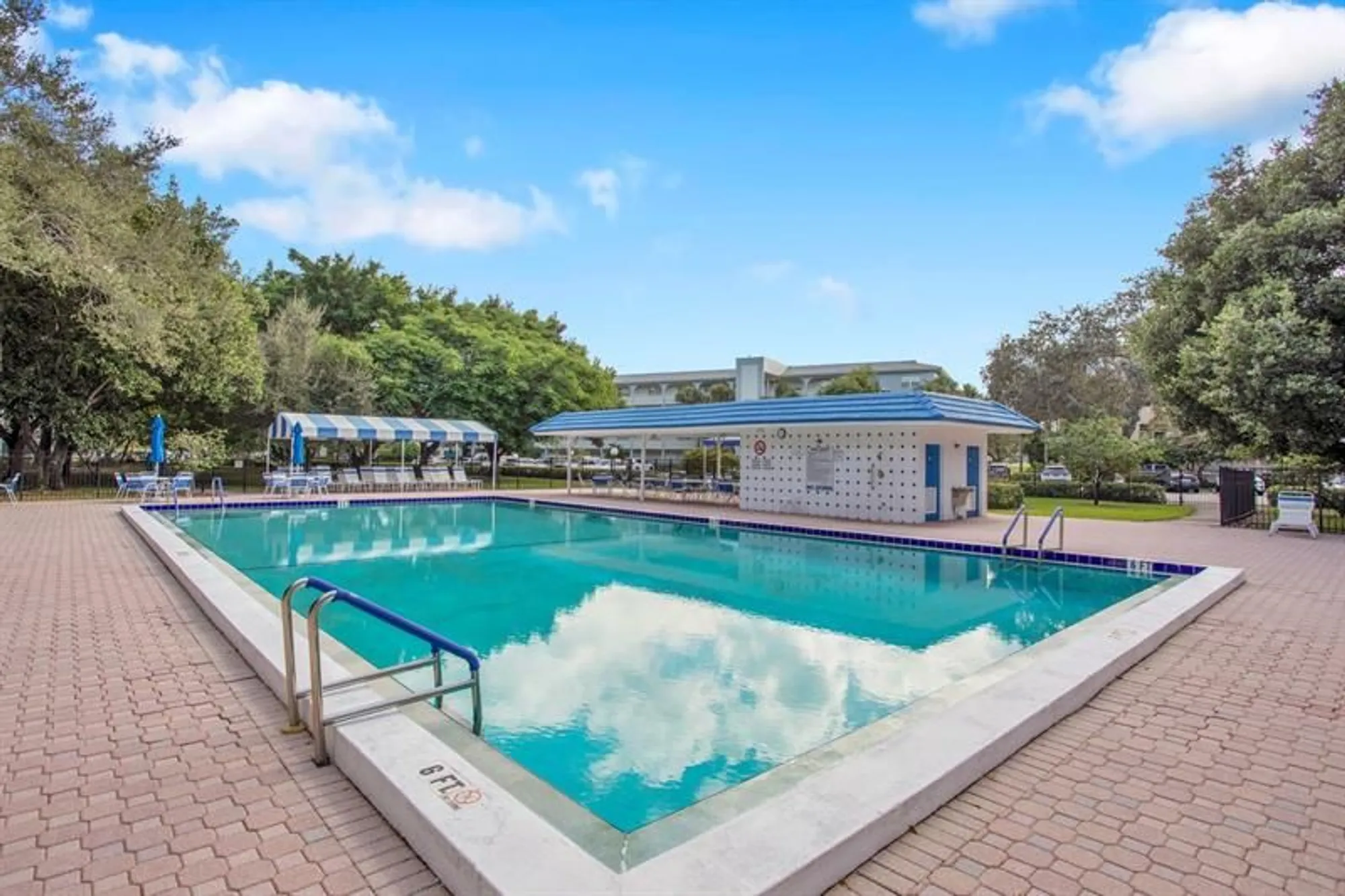 Property Slideshow image 28 of 32 | 3001 portofino isle l1, Coconut Creek, FL, 33066