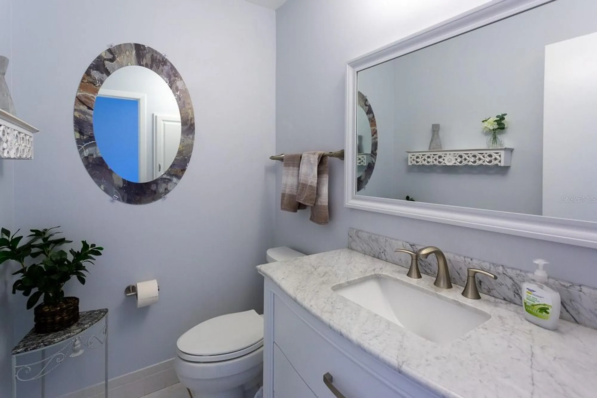 Property Slideshow image 25 of 41 | 5630 golf pointe dr 206, Sarasota, FL, 34243