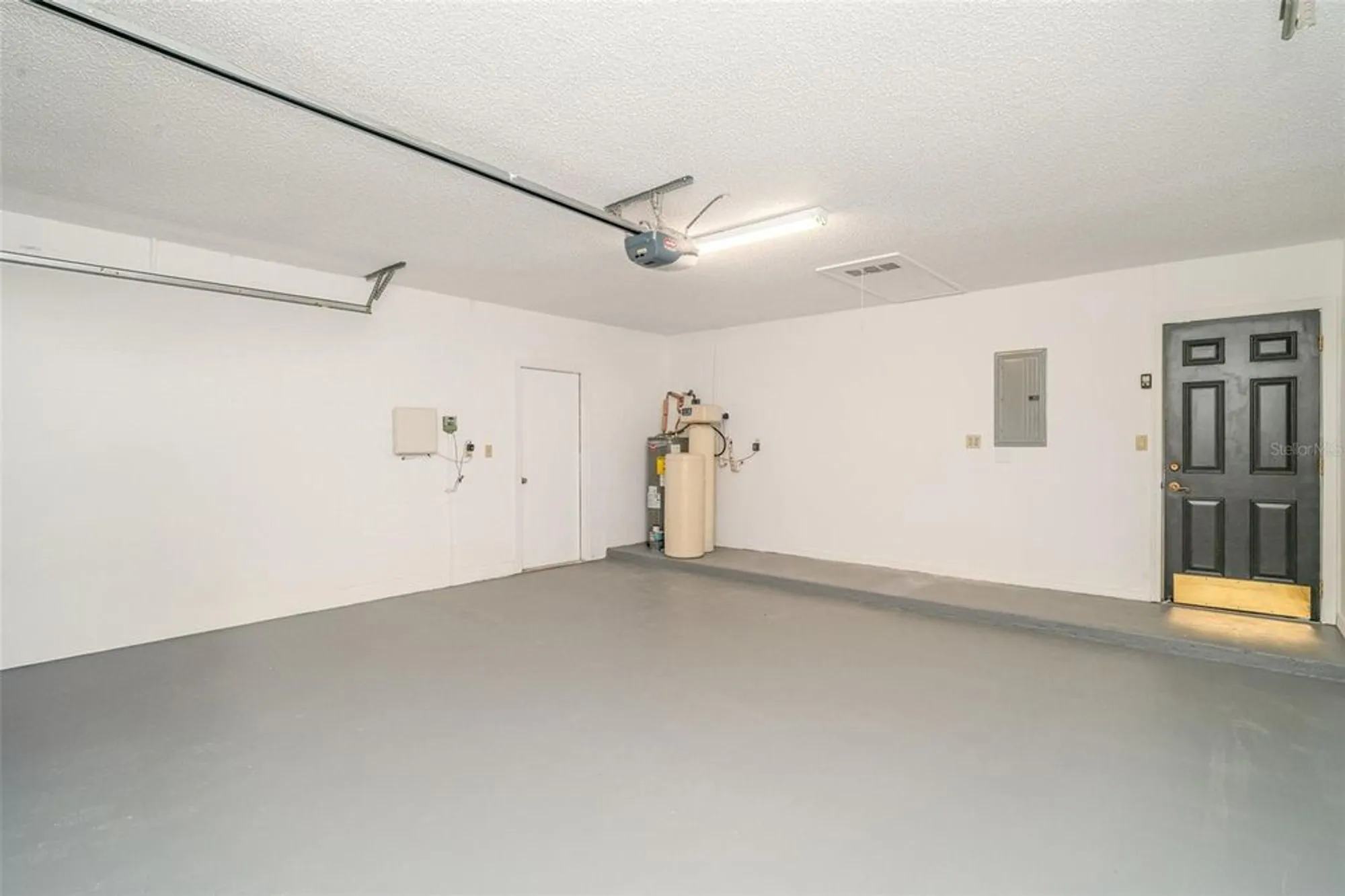 Property Slideshow image 27 of 31 | 2048 berry roberts dr, Sun City Center, FL, 33573