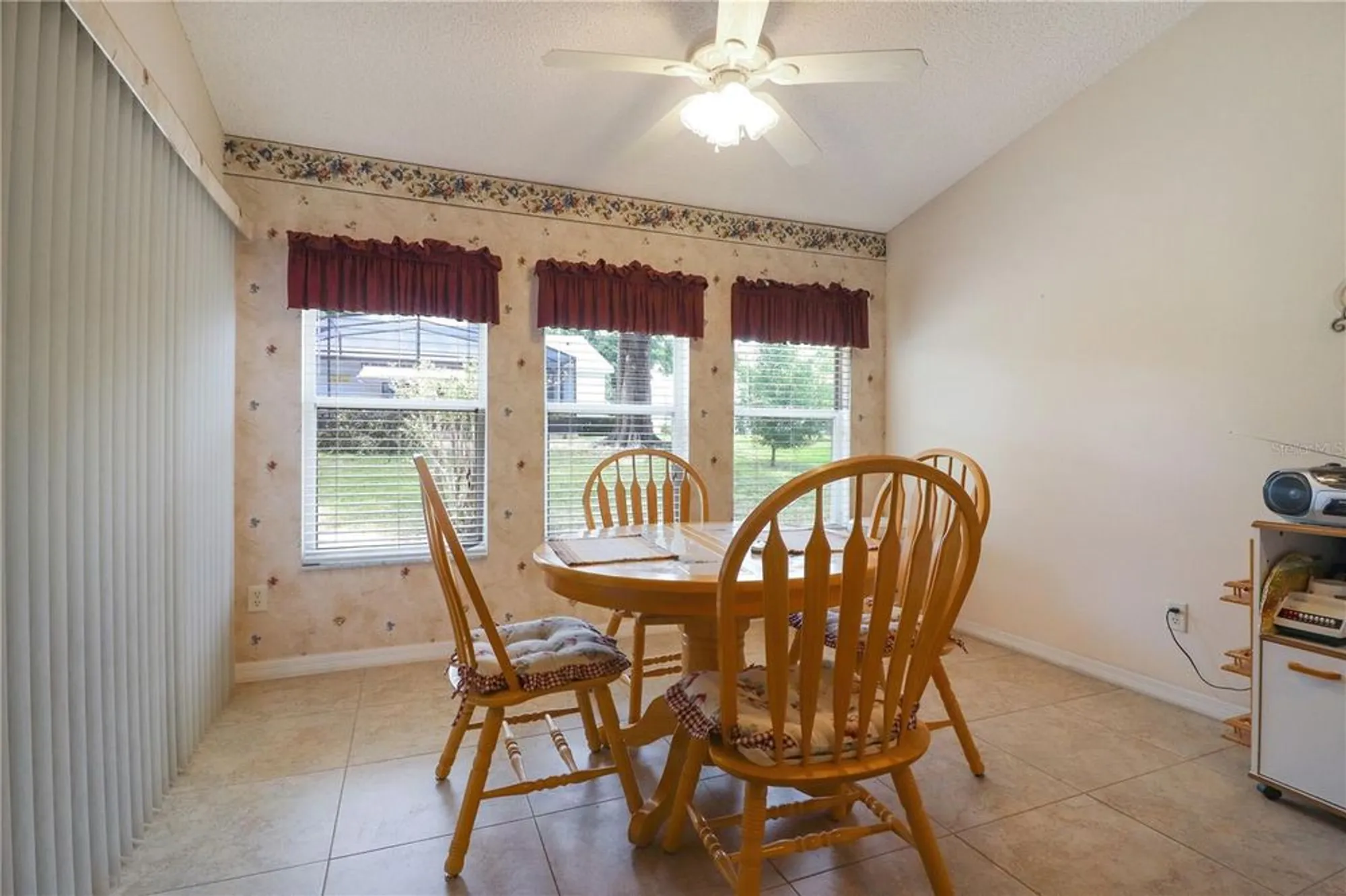 Property Slideshow image 9 of 22 | 25339 crestwater dr, Leesburg, FL, 34748