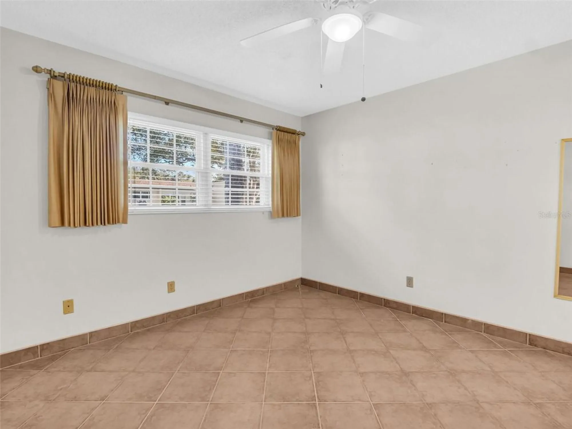 Property Slideshow image 17 of 62 | 3109 mission grove dr d, Palm Harbor, FL, 34684