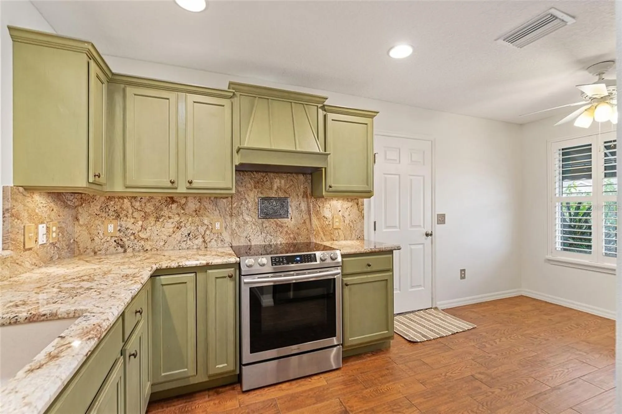 Property Slideshow image 12 of 34 | 1110 salido ave # 20, Lady Lake, FL, 32159