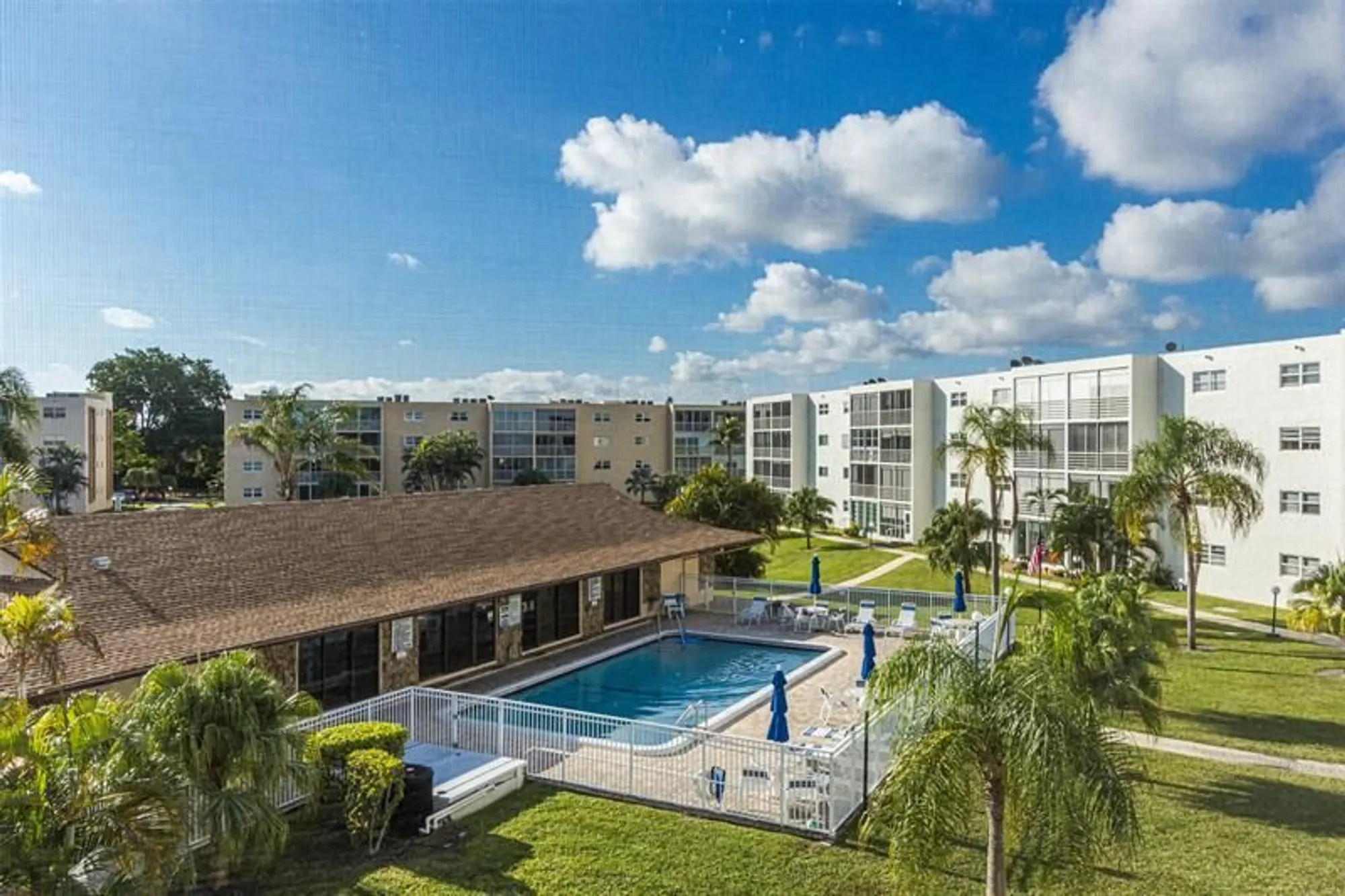 Property Slideshow image 2 of 42 | 414 se 10th st 302, Dania Beach, FL, 33004