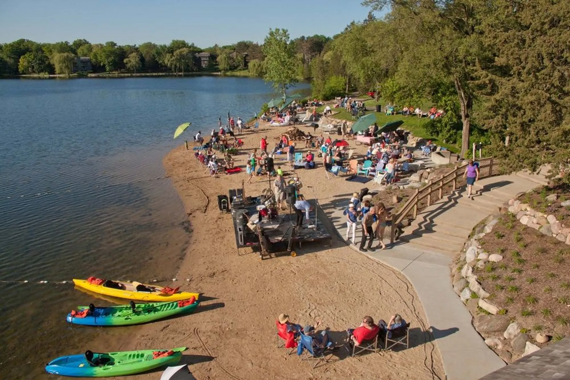 Property Slideshow image 37 of 45 | 33 shoreline rd b, Lake Barrington, IL, 60010