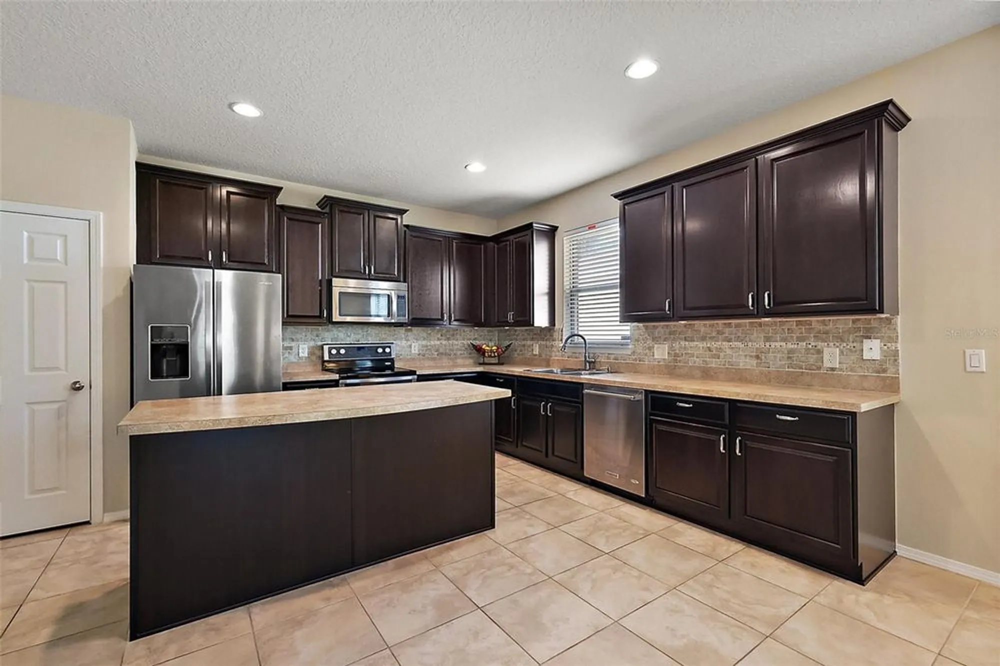 Property Slideshow image 11 of 37 | 20945 oldenburg loop, Mount Dora, FL, 32757