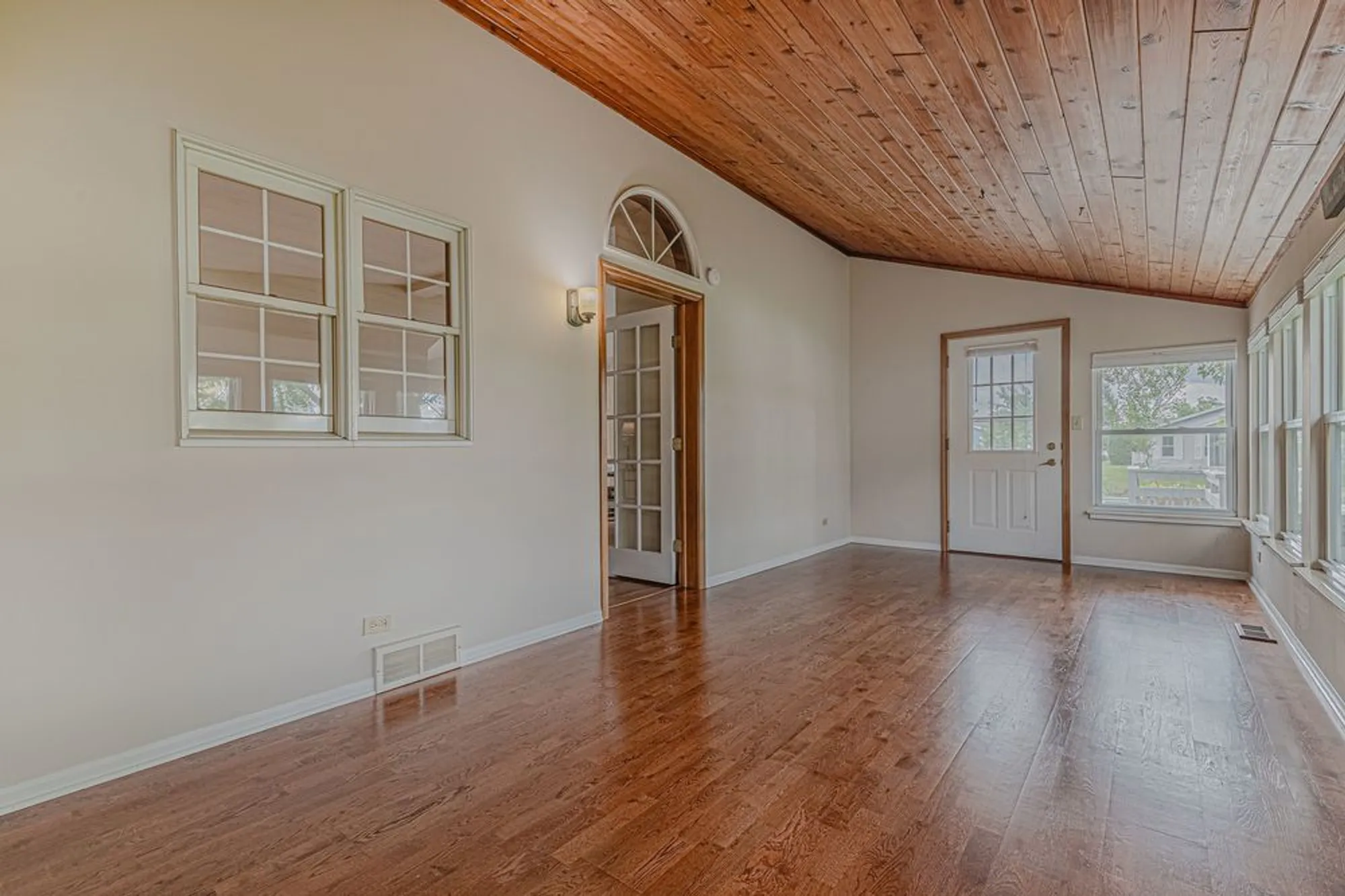 Property Slideshow image 14 of 41 | 9 derby ct, Grayslake, IL, 60030