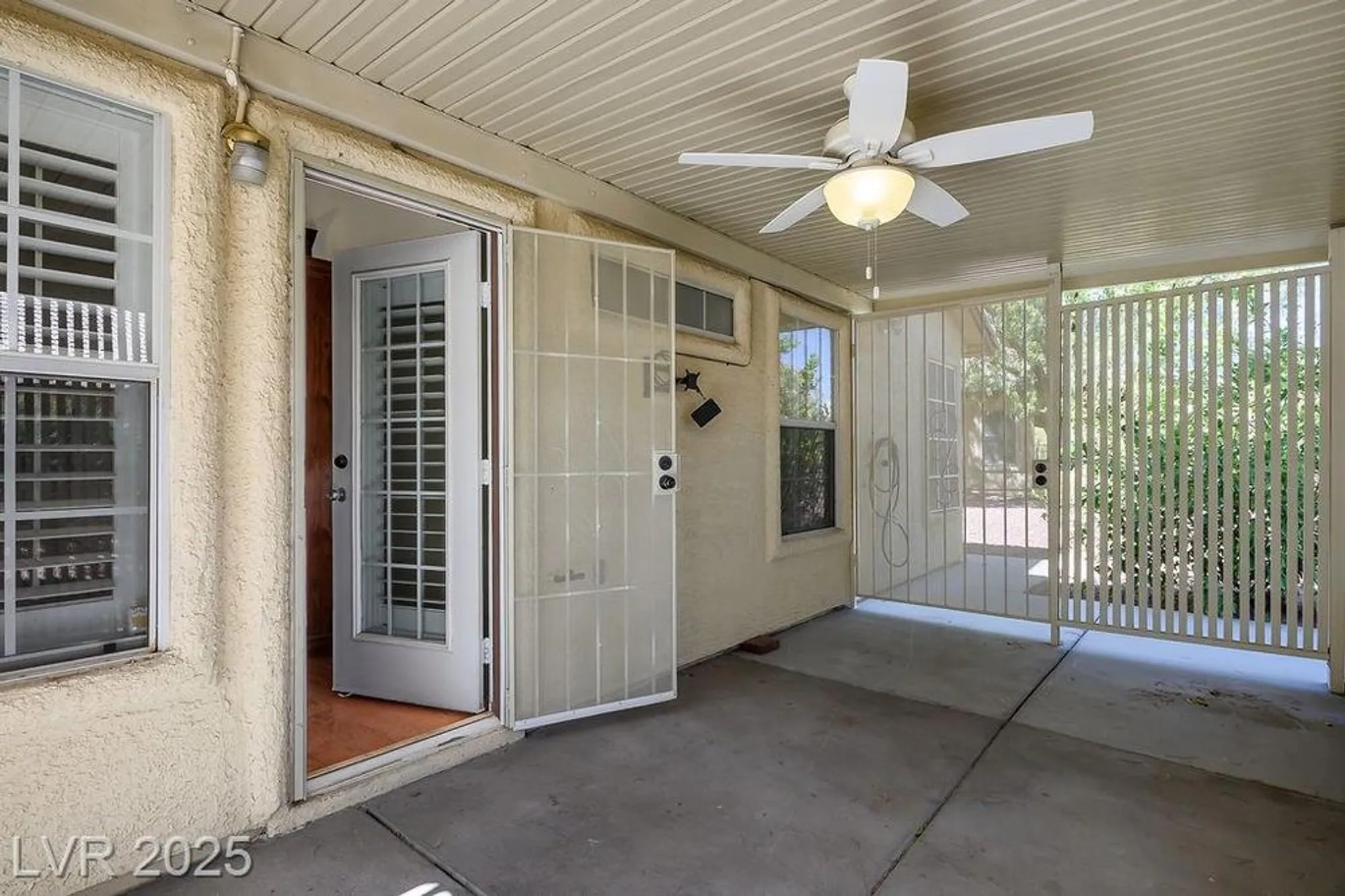 Property Slideshow image 8 of 32 | 4824 lawnwood ct, Las Vegas, NV, 89130