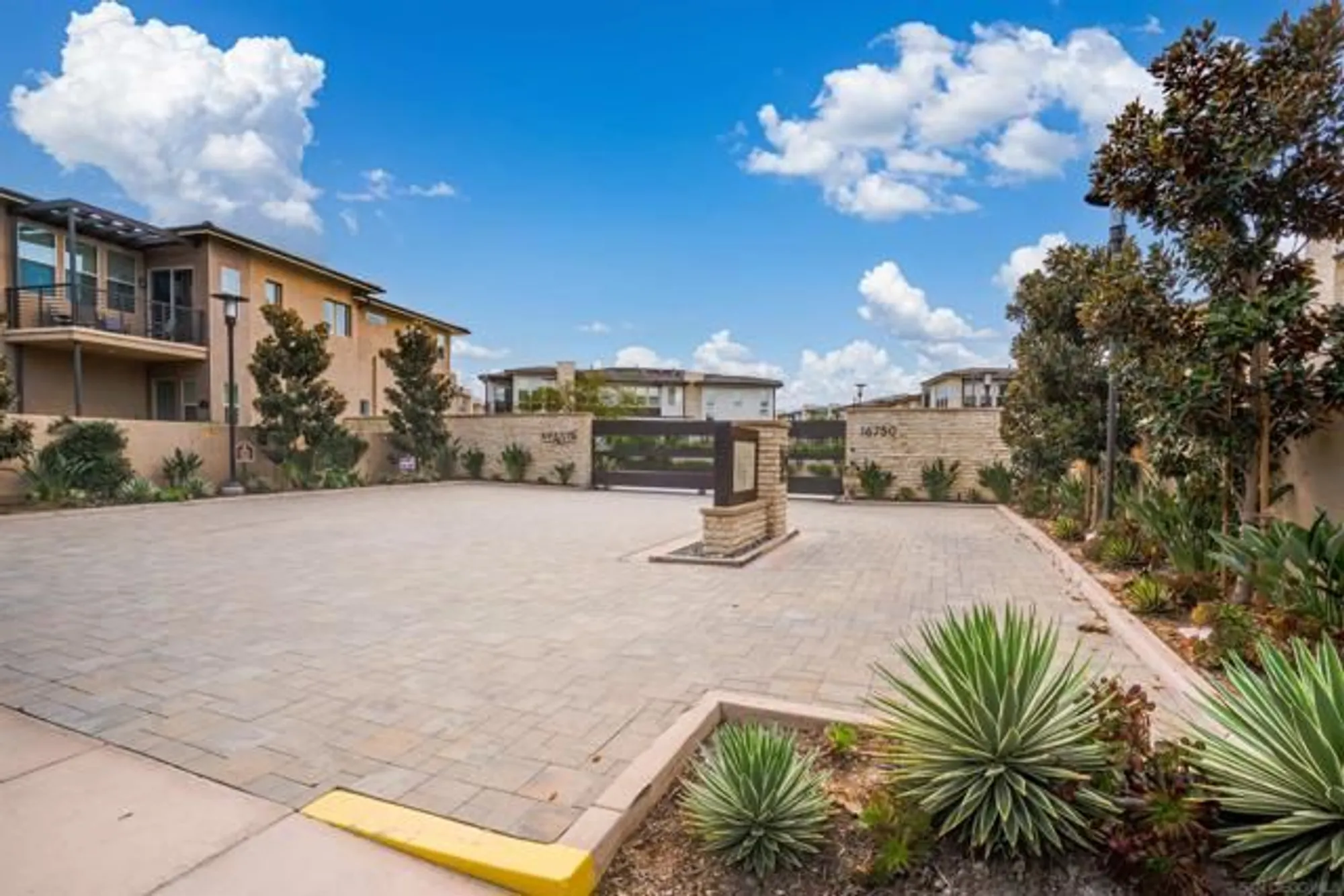 Property Slideshow image 38 of 41 | 16750 coyote bush dr 108, San Diego, CA, 92127