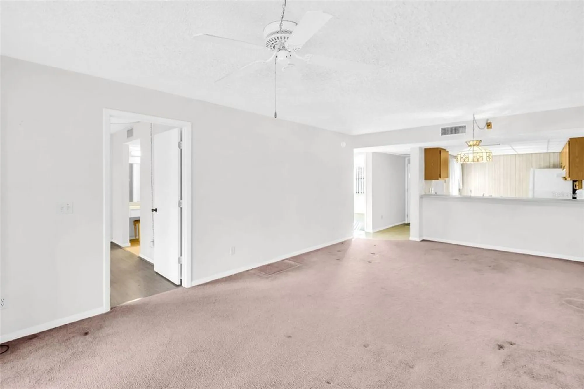 Property Slideshow image 5 of 37 | 11945 143rd st 7121, Largo, FL, 33774