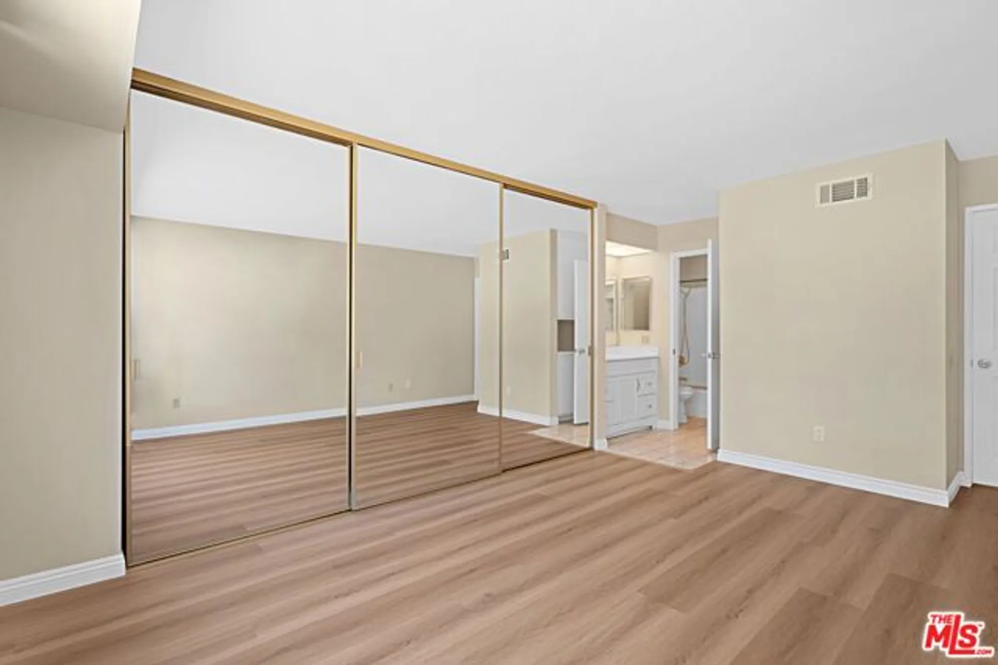 Property Slideshow image 14 of 27 | 25126 village 25, Camarillo, CA, 93012