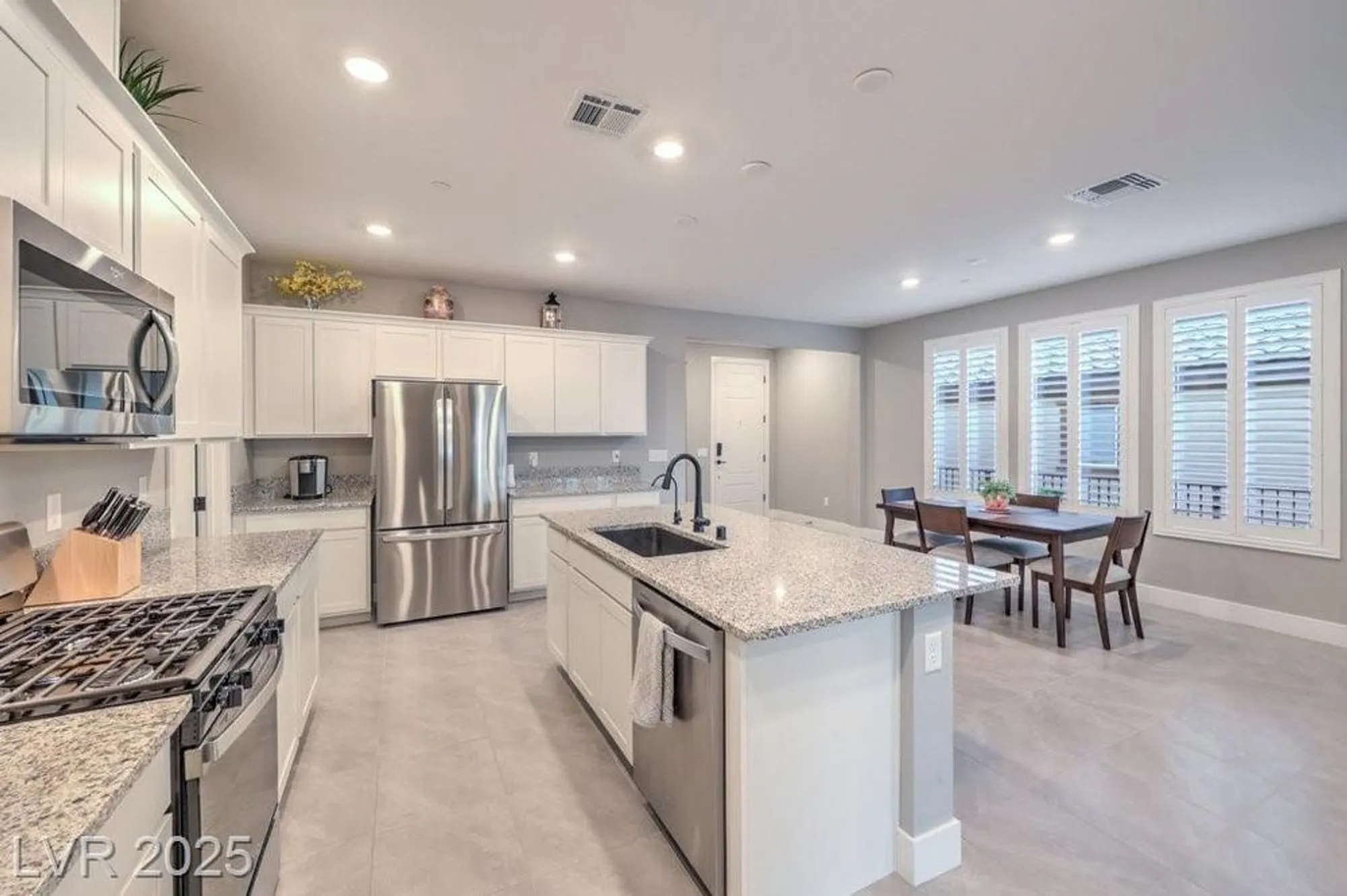 Property Slideshow image 12 of 48 | 70 lake bluff ct, Henderson, NV, 89011