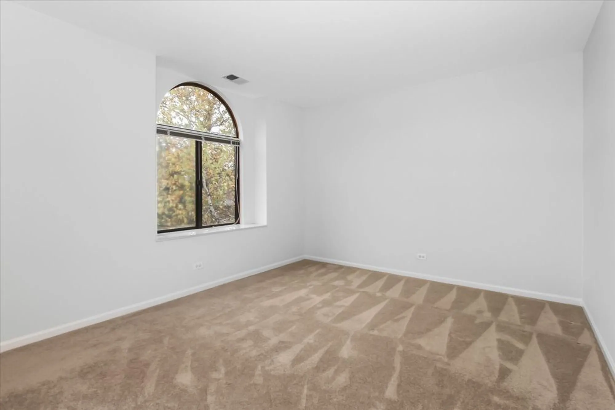 Property Slideshow image 16 of 32 | 928 longmeadow ct # 1016, Lake Barrington, IL, 60010