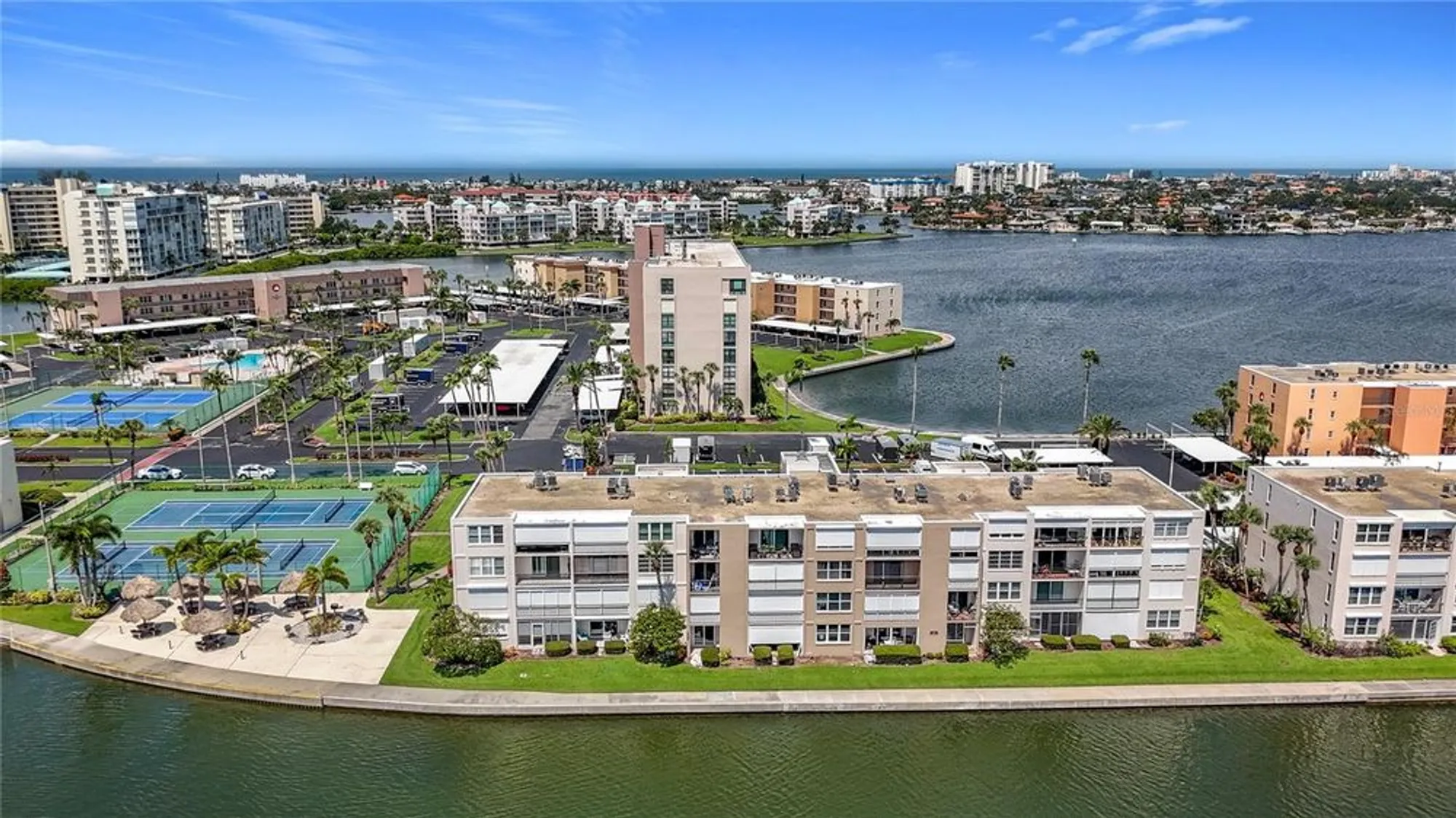 Property Slideshow image 57 of 62 | 7625 sun island dr 307, South Pasadena, FL, 33707