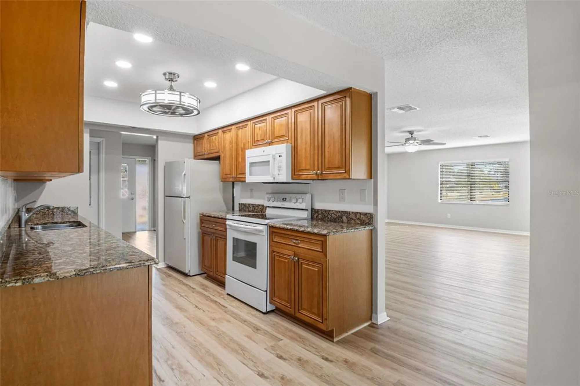 Property Slideshow image 11 of 51 | 302 linger ln, Sun City Center, FL, 33573