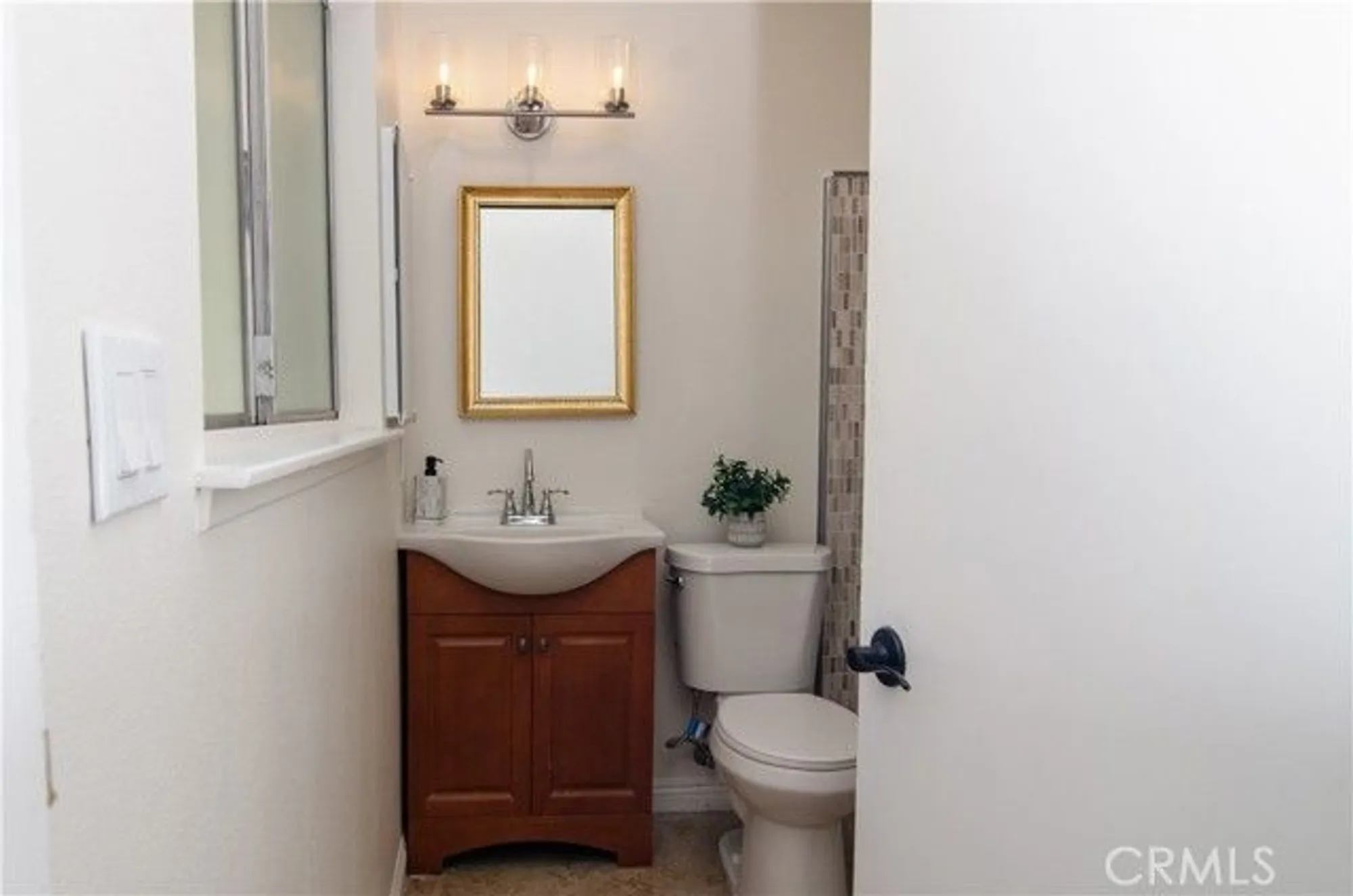 Property Slideshow image 31 of 44 | 26701 oak branch cir, Newhall, CA, 91321