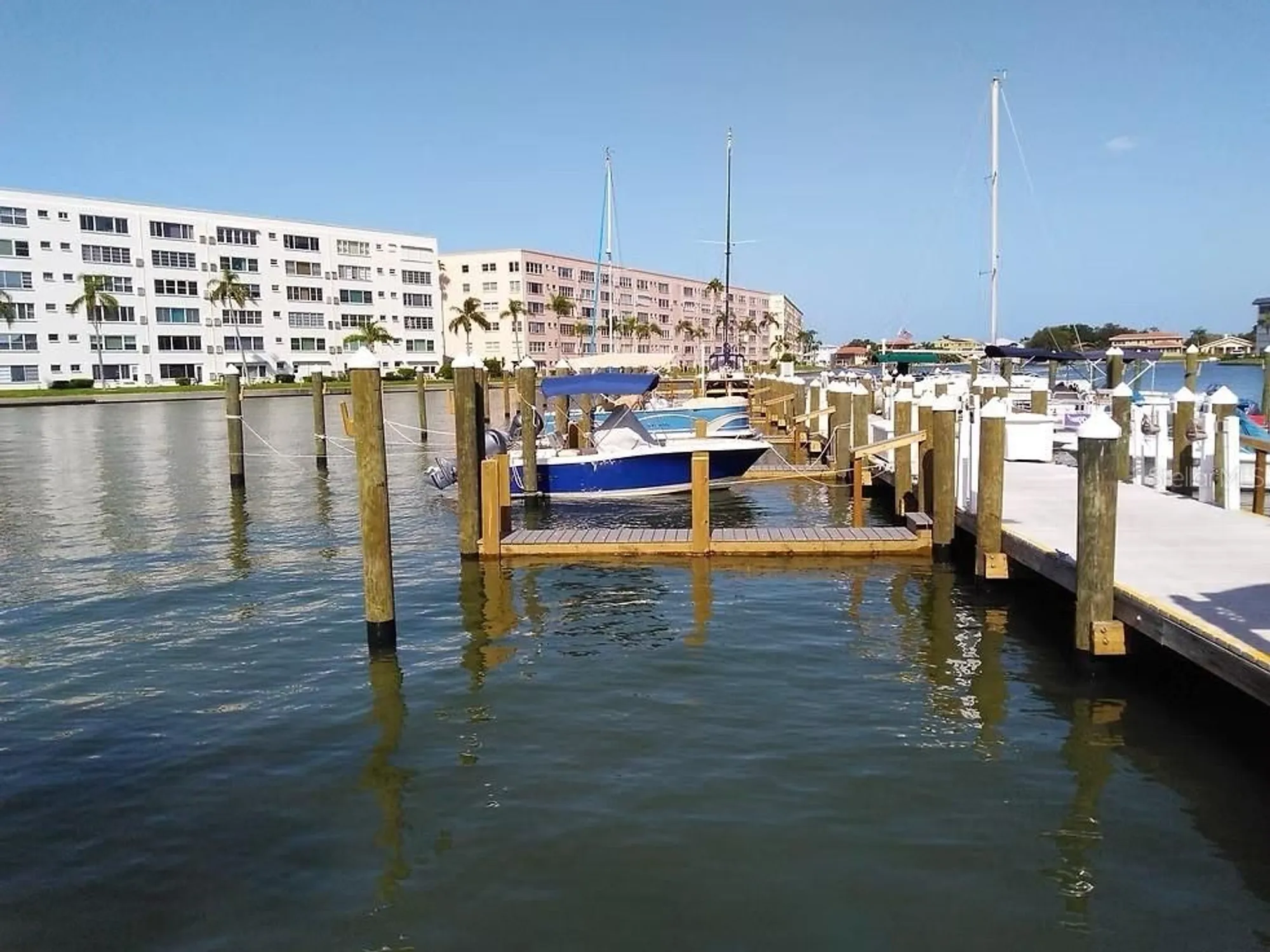 Property Slideshow image 33 of 39 | 6075 shore blvd 215, Gulfport, FL, 33707