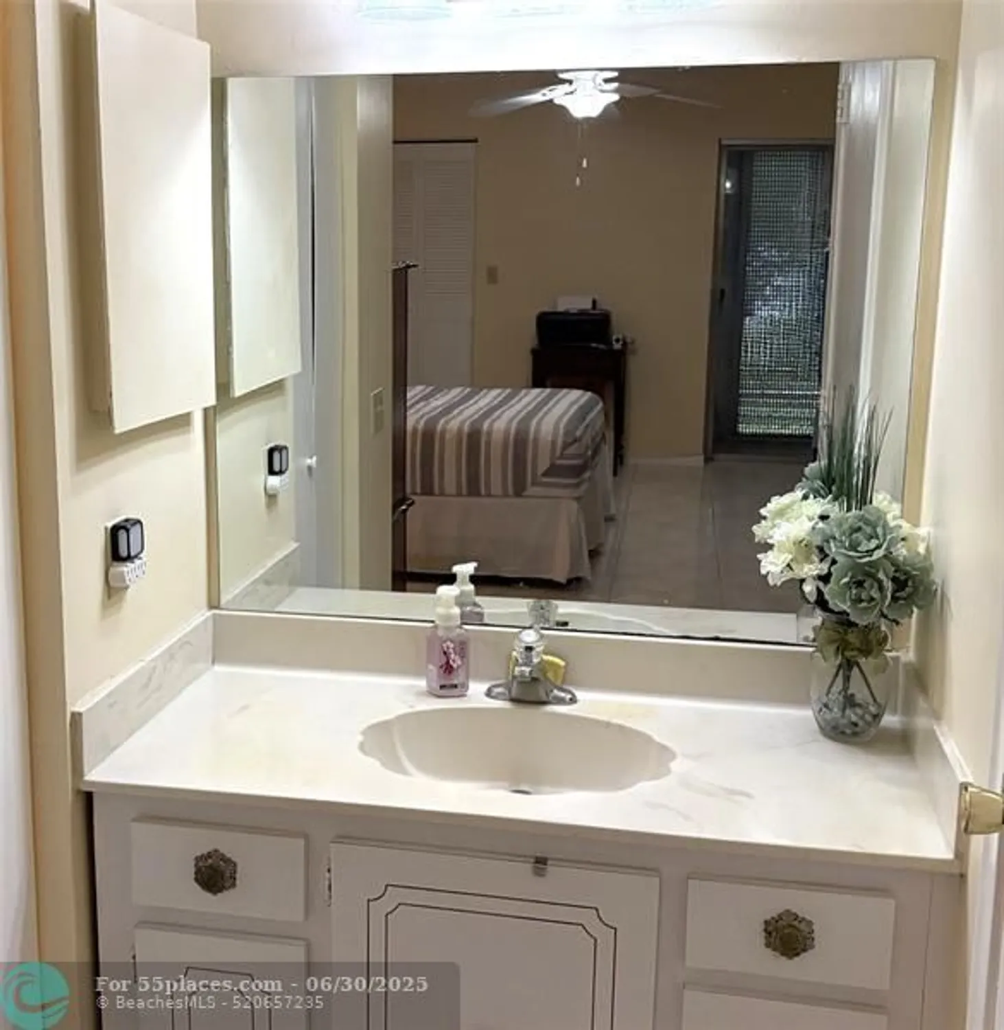 Property Slideshow image 12 of 17 | 3571 inverrary dr 209, Lauderhill, FL, 33319