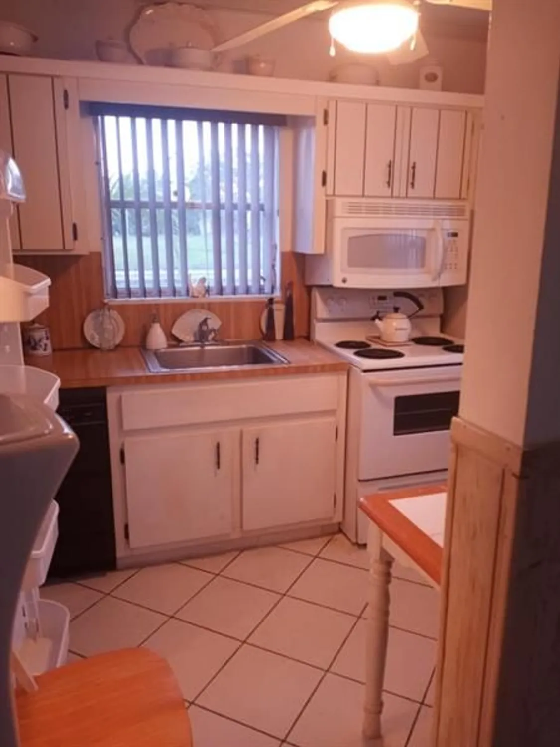 Property Slideshow image 30 of 45 | 3521 inverrary dr 110, Lauderhill, FL, 33319