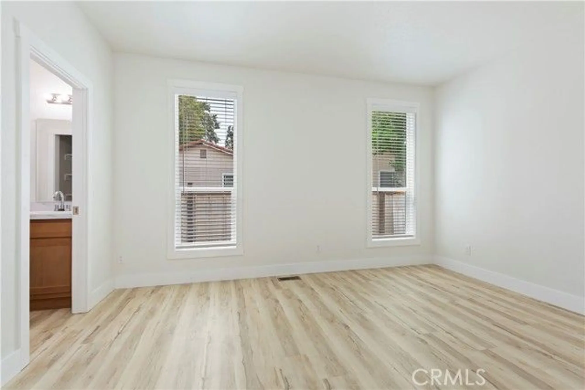 Property Slideshow image 28 of 38 | 991 norwich way, Corona, CA, 92882