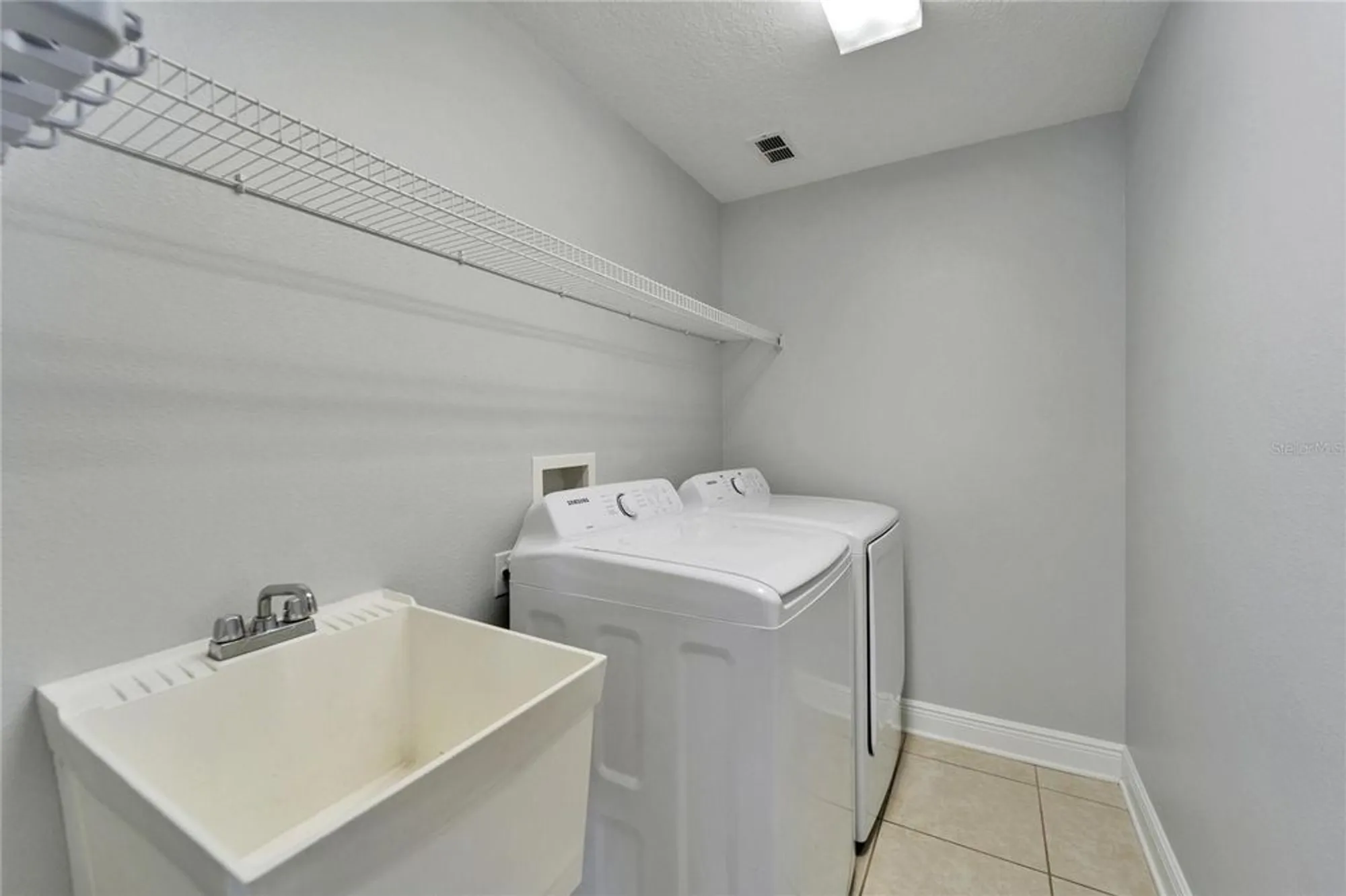 Property Slideshow image 18 of 100 | 410 manns harbor dr, Apollo Beach, FL, 33572
