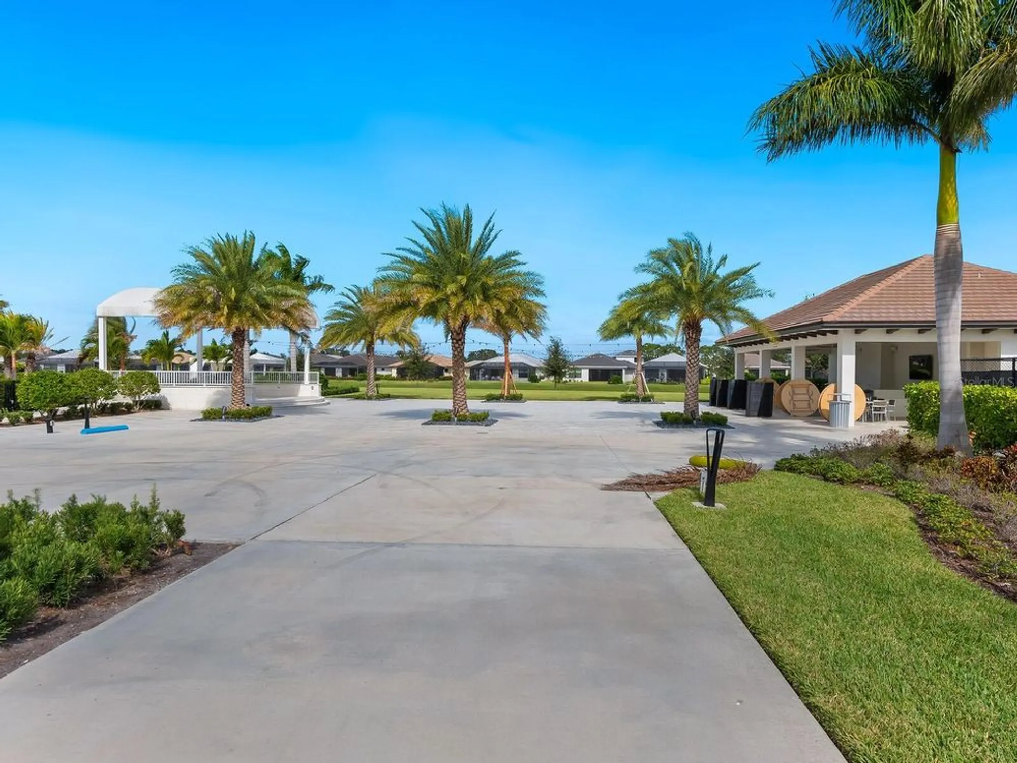 Property Slideshow image 49 of 51 | 4925 surfside cir, Bradenton, FL, 34211