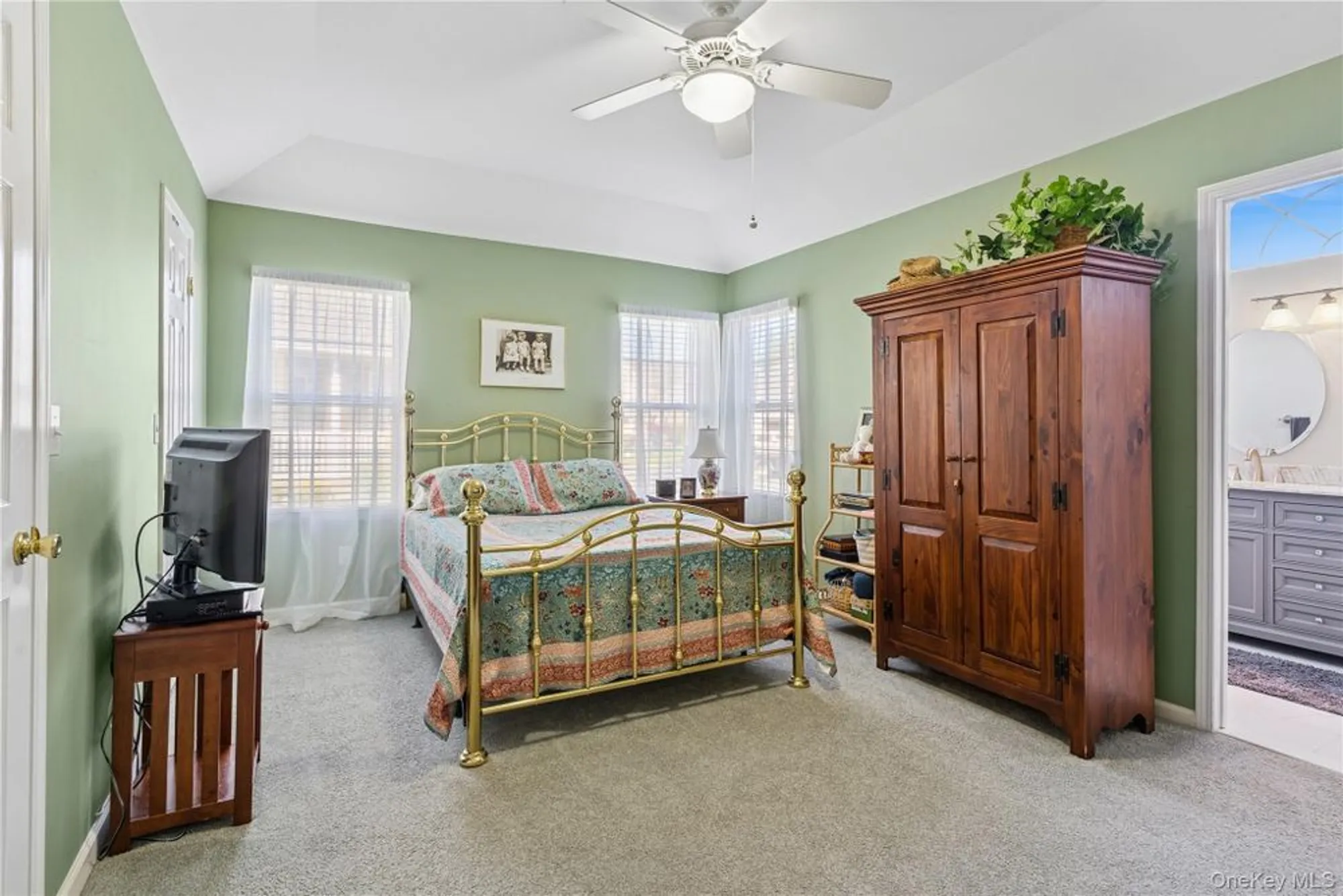 Property Slideshow image 14 of 26 | 53 goose neck ln, Riverhead, NY, 11901