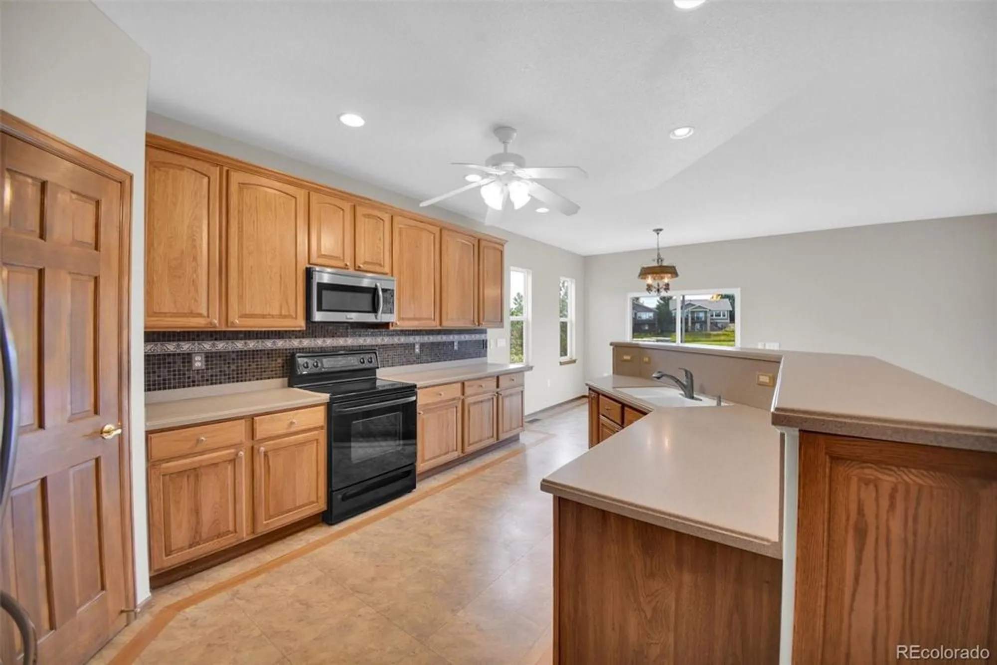 Property Slideshow image 14 of 34 | 23464 e heritage pkwy, Aurora, CO, 80016