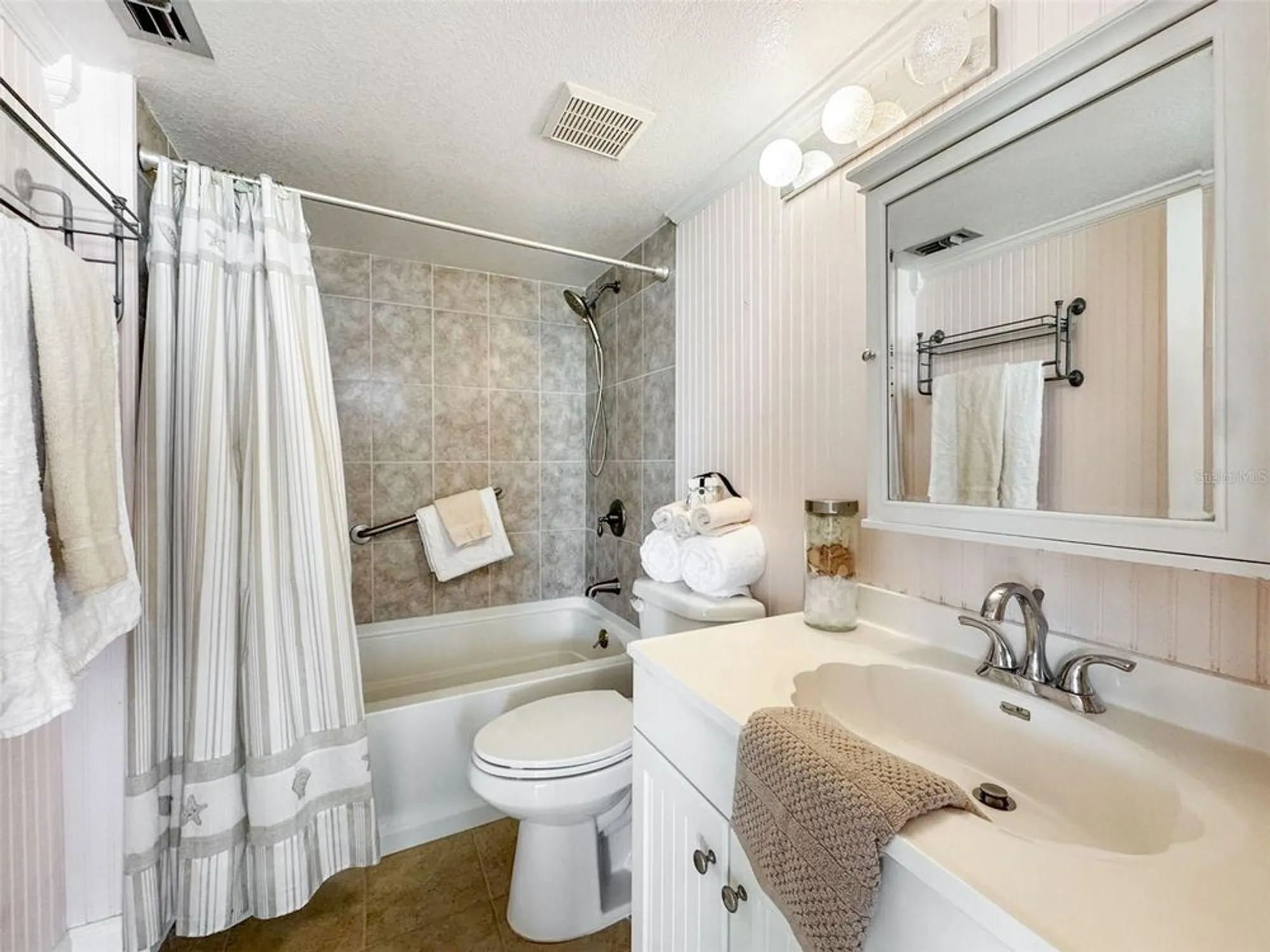 Property Slideshow image 23 of 58 | 18304 gulf blvd 217, Redington Shores, FL, 33708