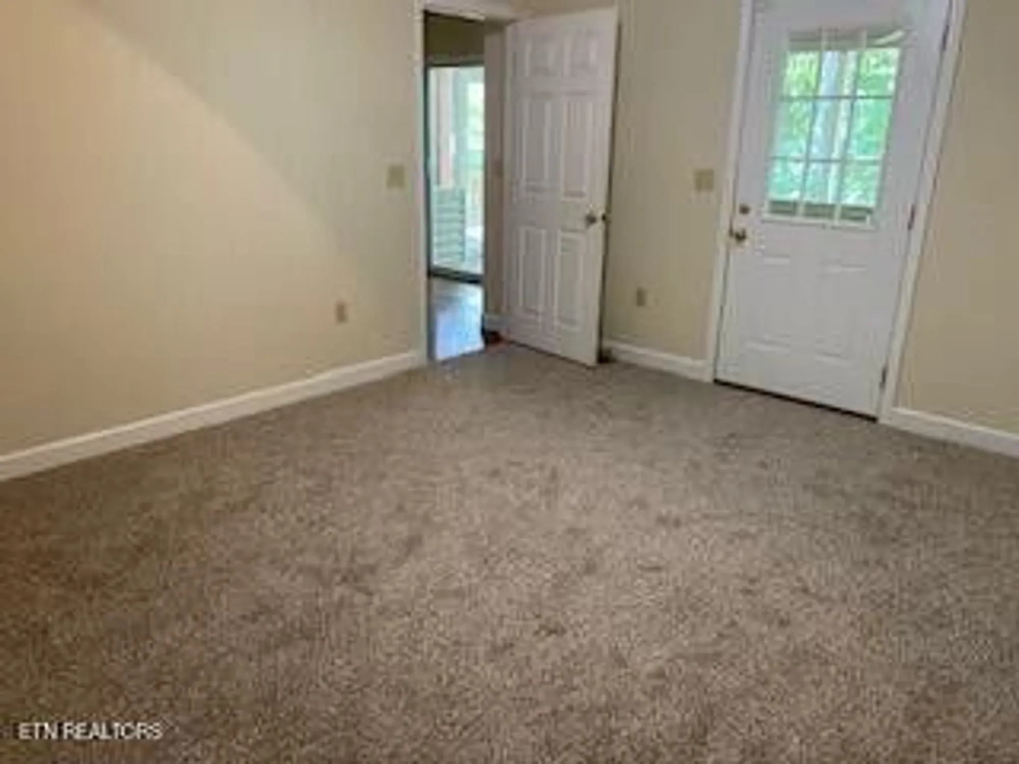 Property Slideshow image 15 of 24 | 348 lakeview dr, Crossville, TN, 38558