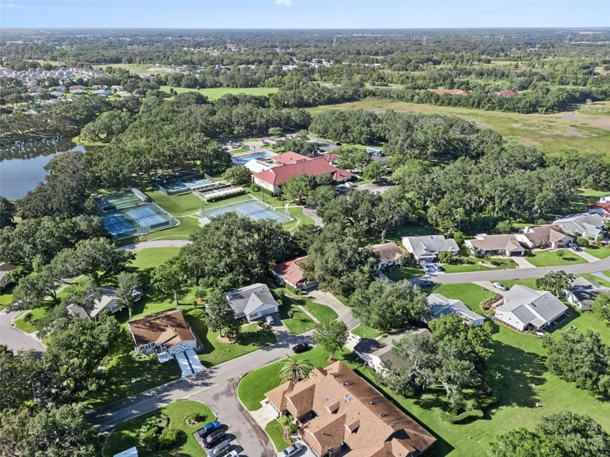 Property Slideshow image 42 of 86 | 5609 rosewall cir, Leesburg, FL, 34748