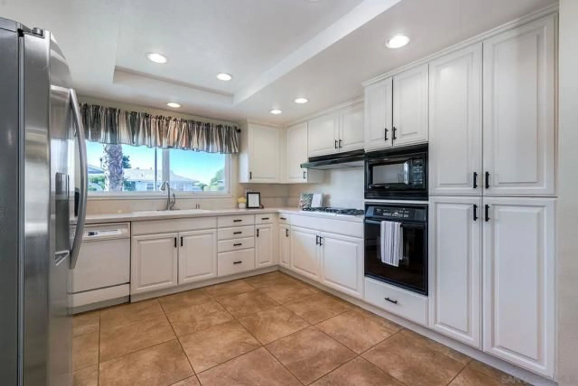 Property Slideshow image 11 of 34 | 12528 niego ln, San Diego, CA, 92128