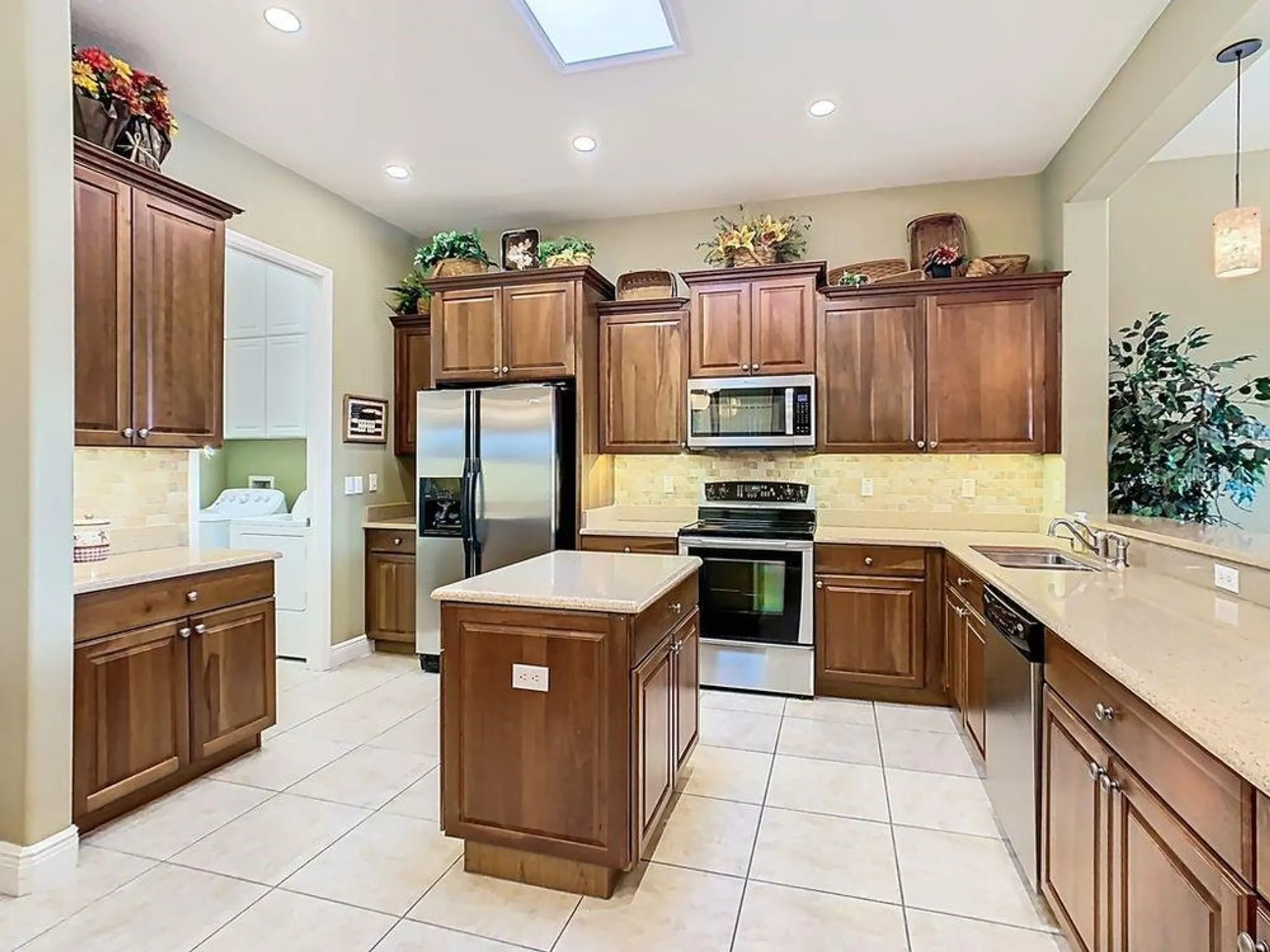 Property Slideshow image 16 of 63 | 639 villa park rd, Kissimmee, FL, 34759