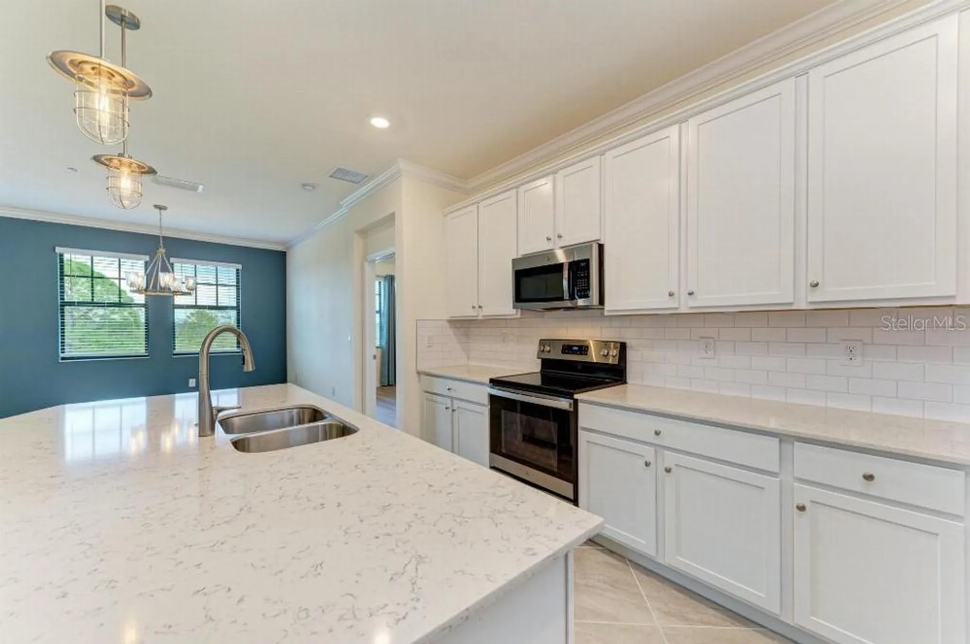 Property Slideshow image 11 of 42 | 10043 crooked creek dr unit 202, Venice, FL, 34293